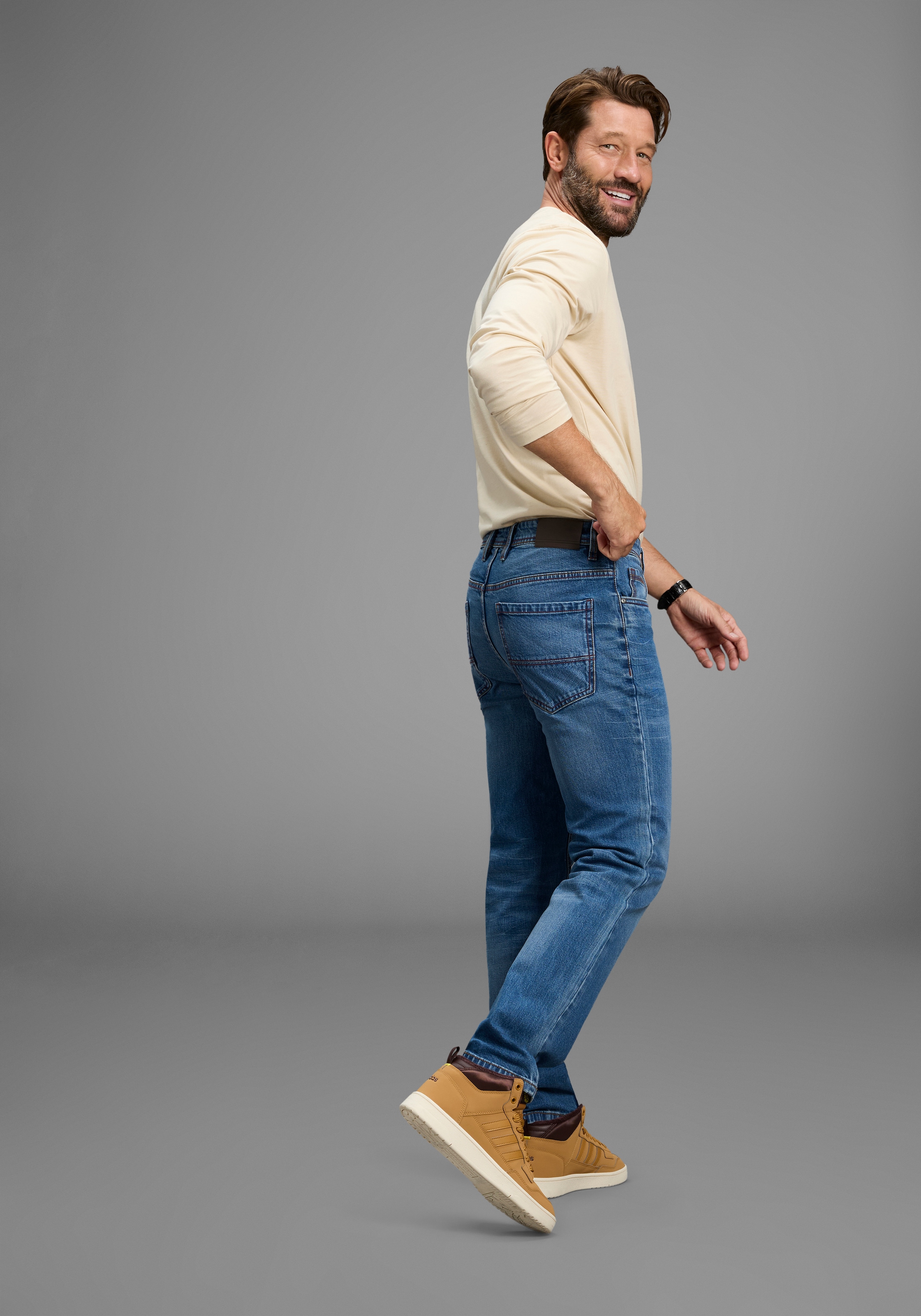 Arizona Straight-Jeans gerader Schnitt, mit Eingrifftaschen, Gesäßtaschen und Coinpocket