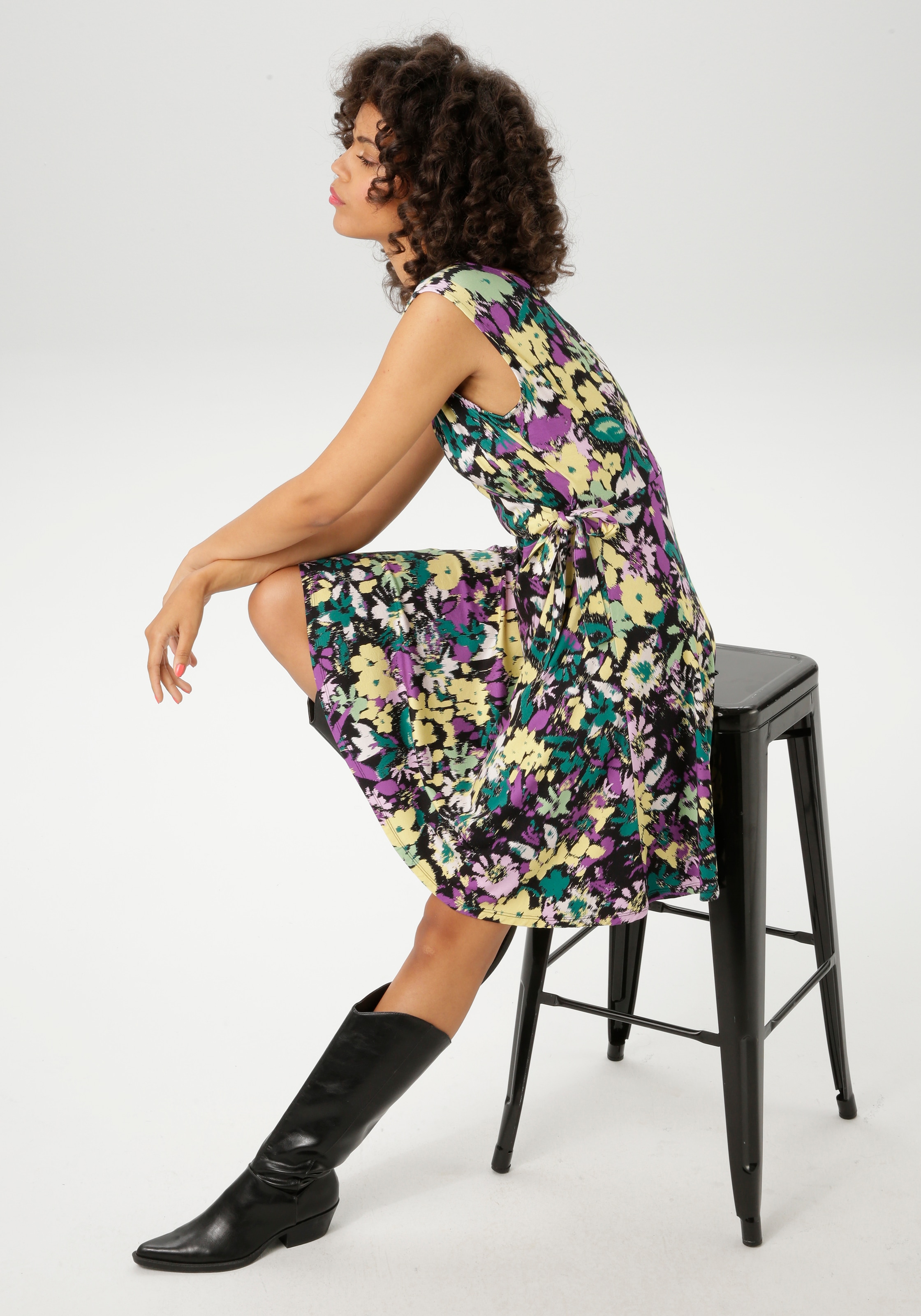 Aniston CASUAL Sommerkleid, mit malerischem Blumendruck - jedes Teil ein Unikat - NEUE KOLLEKTION