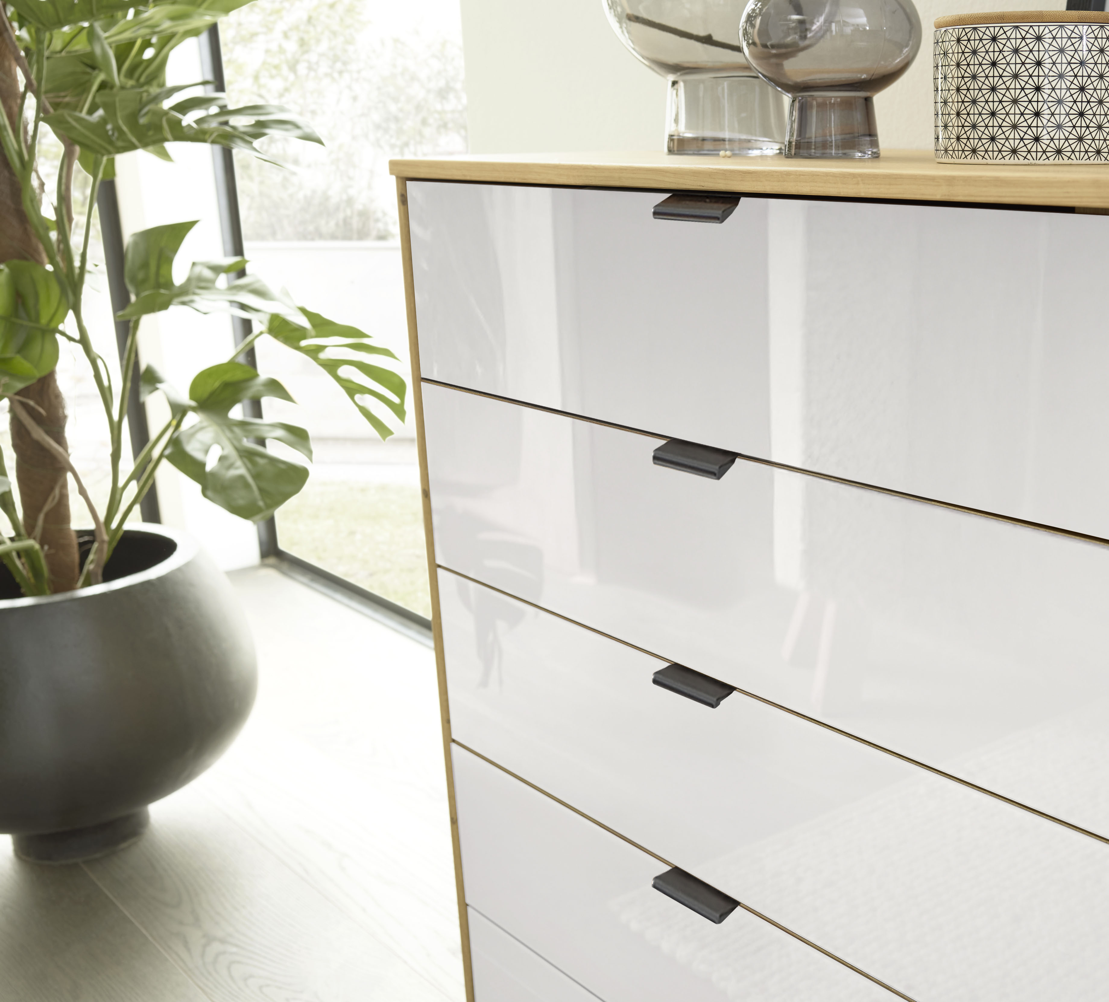 Thumbnail - WIEMANN Schubkastenkommode "Cardiff Sideboard, Wäscheschrank, teilmassiv Bianco-Eiche, Schubladen" Glas- oder Massivholz...