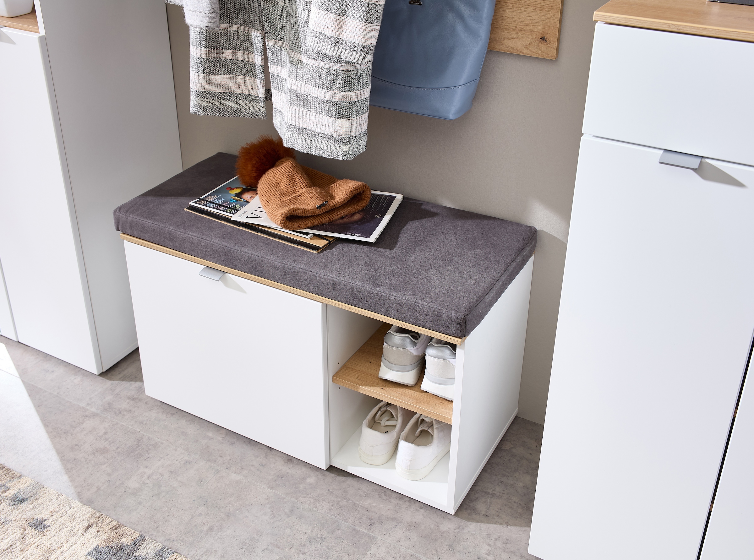 Innostyle Schuhschrank »Bari Schuhbank inkl. Sitzkissen, BxHxT 78x50x38 cm«, (1 St.), 1 türig, 4 Fächer, Softclose, ABS Kantenschutz
