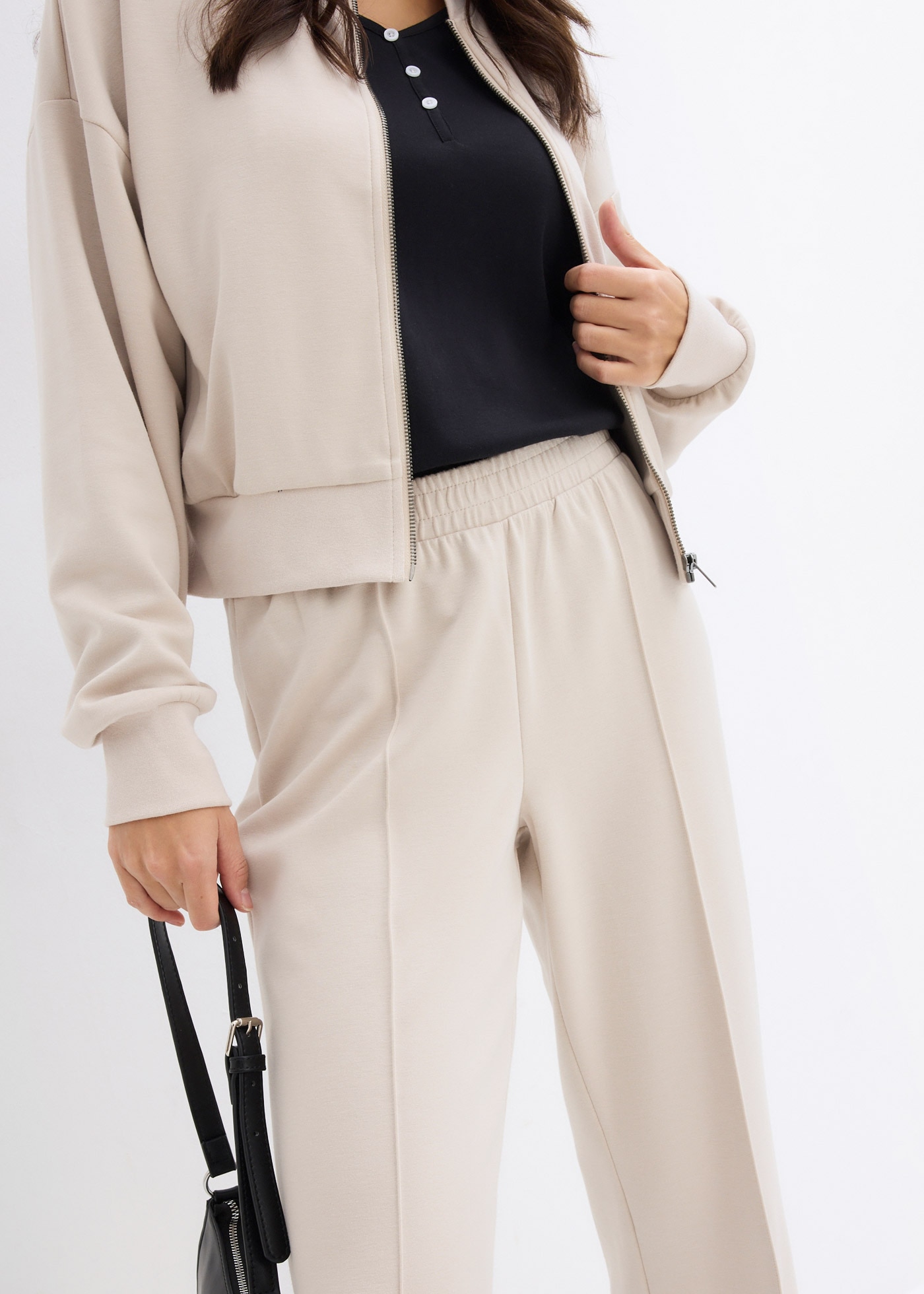 bonprix Sweathose  mit Biese, Regular Fit, mit Elasthan-Anteil