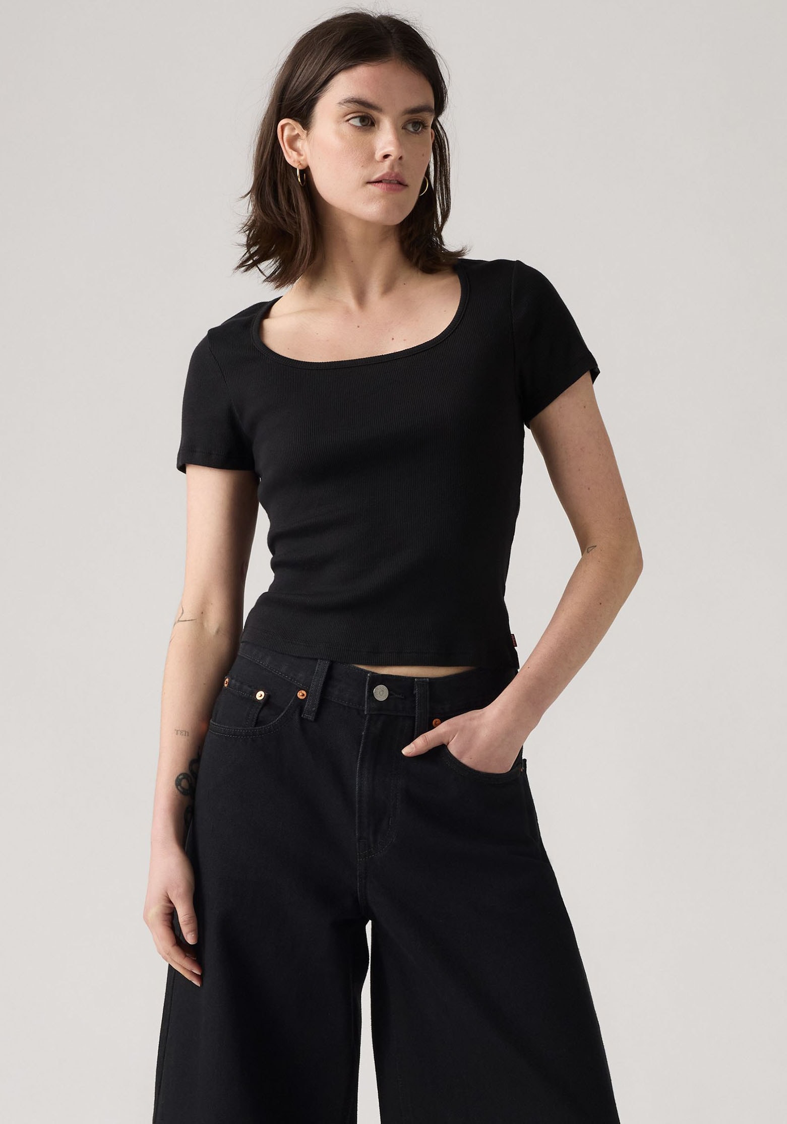 Levis T-Shirt "ESSENTIAL SQRD NE", Feinrippqualität günstig online kaufen