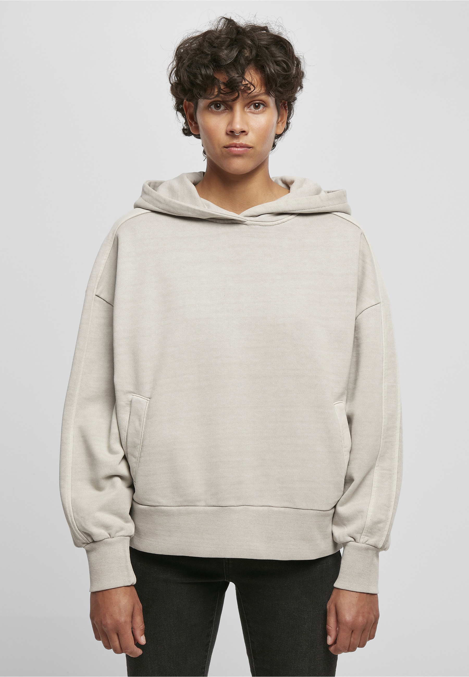 URBAN CLASSICS Kapuzensweatshirt »Urban Classics Damen Ladies Heavy Terry Garment Dye Hoody«, 1 Stk.
