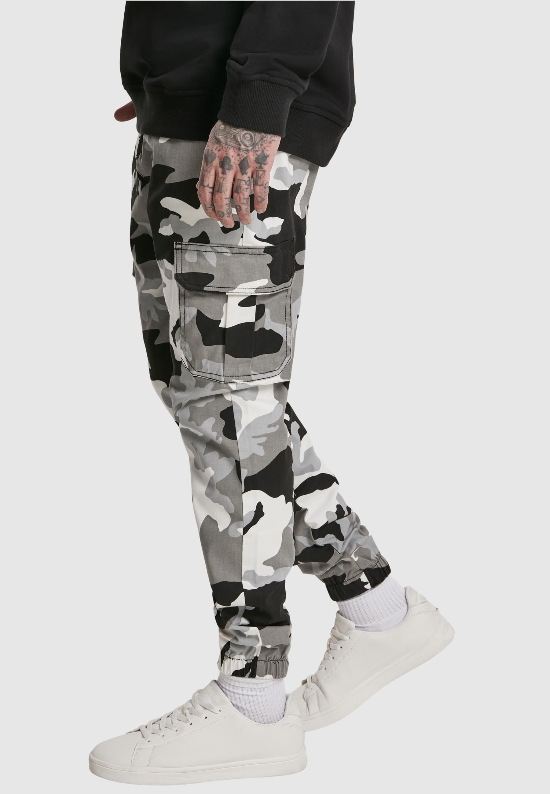 URBAN CLASSICS Cargohose »Männer Camo Cargo Jogging Pants 2.0«, (1 tlg.)