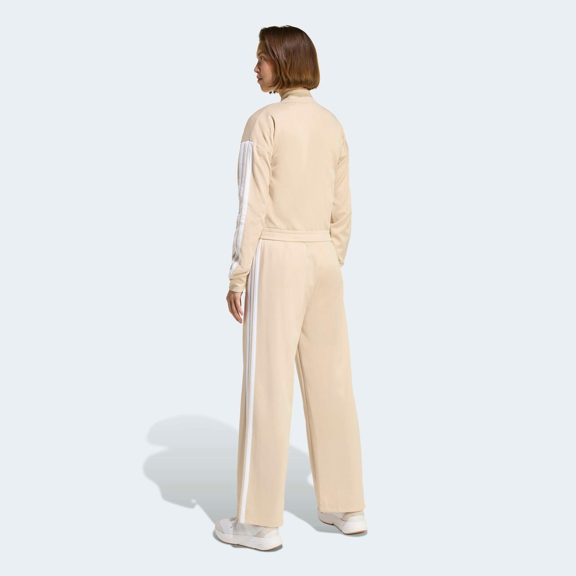 adidas Sportswear Trainingsanzug »W TEAMSPORT TS« 2 tlg. Jacke schmal geschnitten; Hose regulär geschnitten, hoher Bund