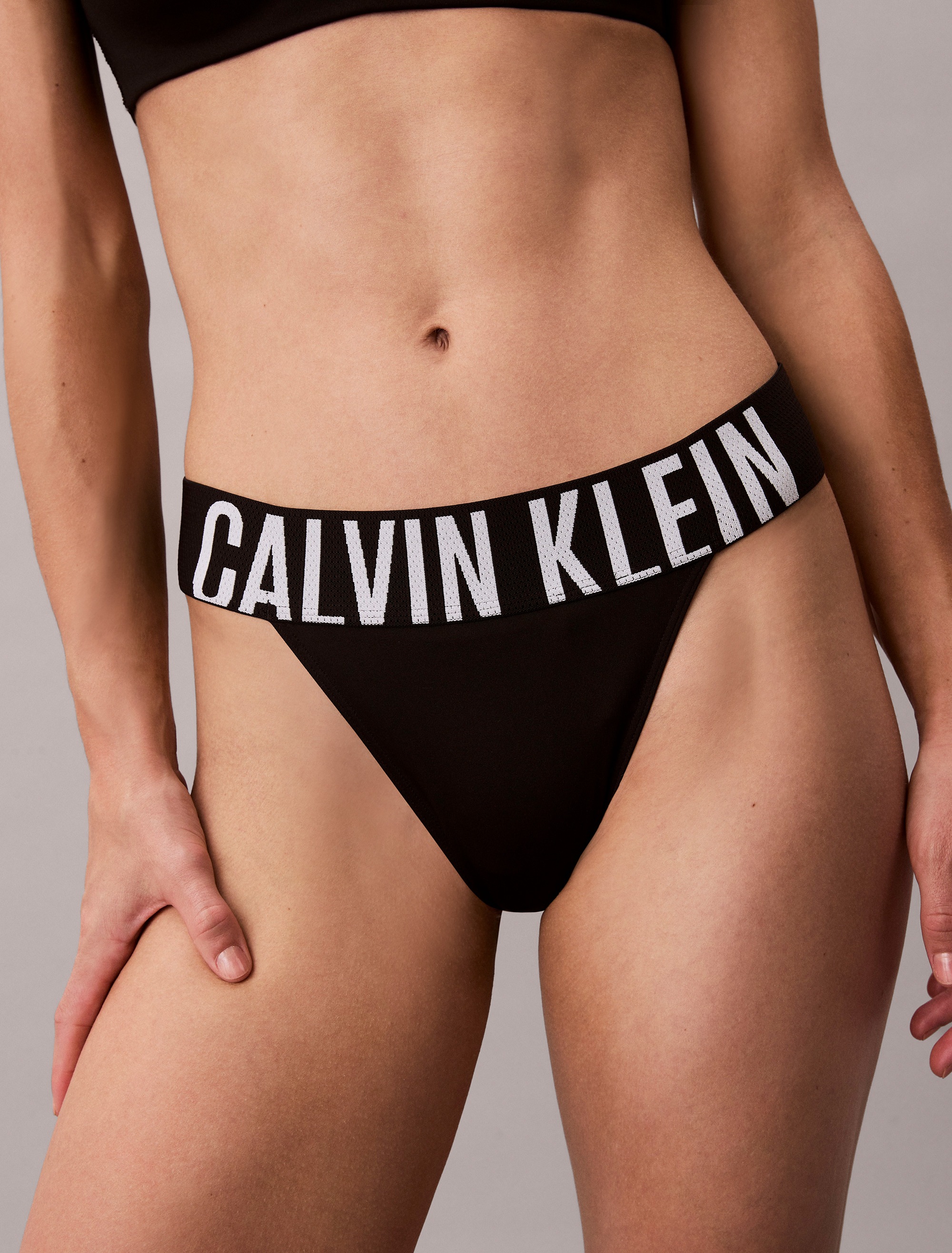 Damen String "HIGH LEG THONG", CALVIN KLEIN UNDERWEAR, Gr. M, schwarz, Obermaterial: 92% Polyester, 8% Elasthan, unifarben, Unterhosen, hoher
