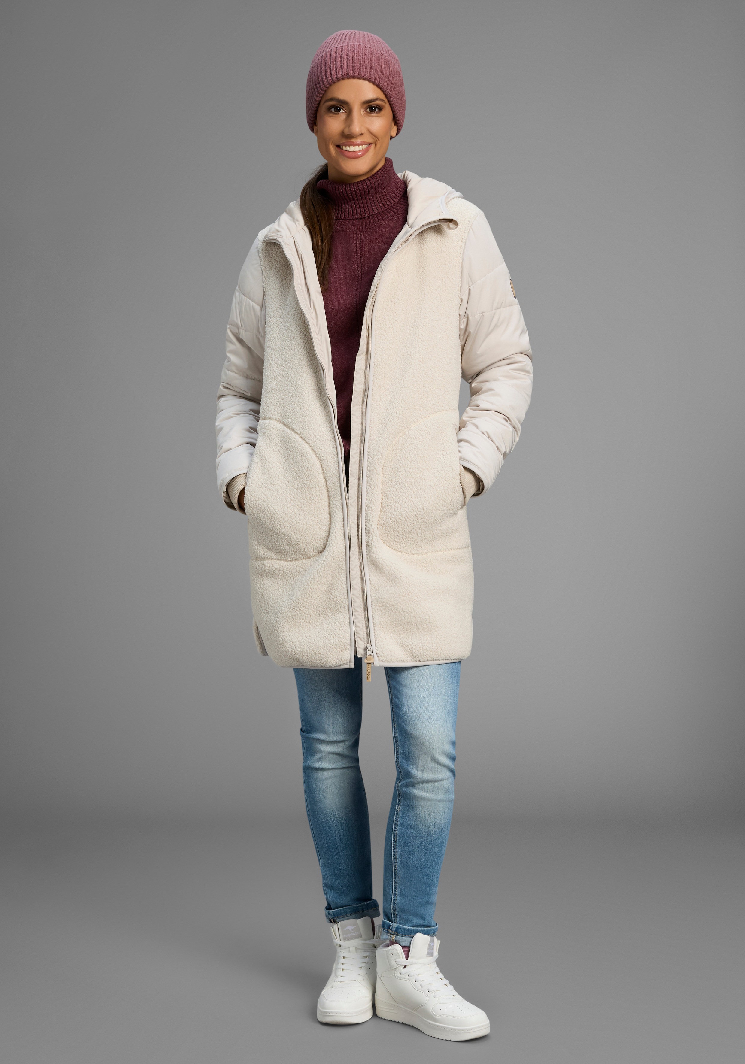 Thumbnail - KangaROOS Hybridjacke mit Kapuze Übergangsjacke aus Teddy-Fleece mit gesteppten Ärmeln und Kapuze