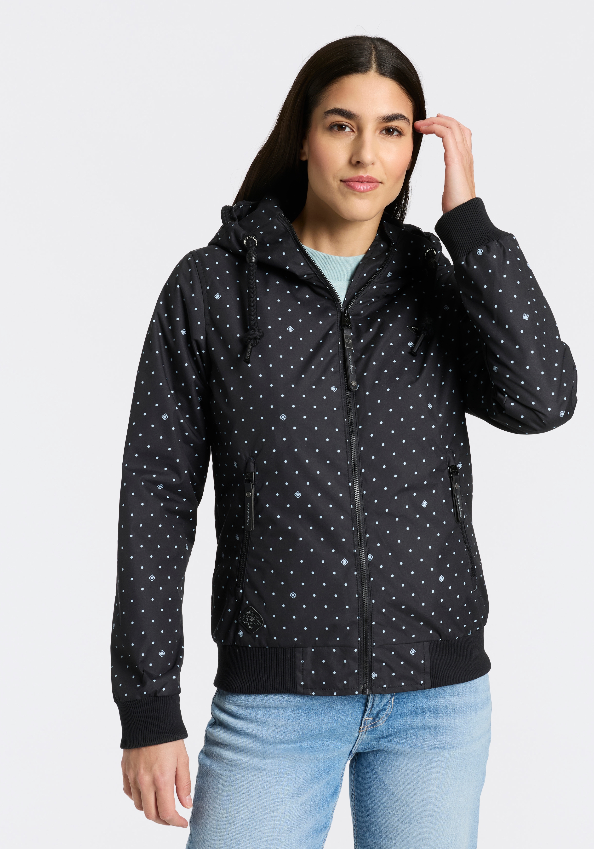 Ragwear Outdoorjacke "NUGGIE DOTS O" mit Kapuze aus Polyester, hüftlange Passform, hochschließender Kragen