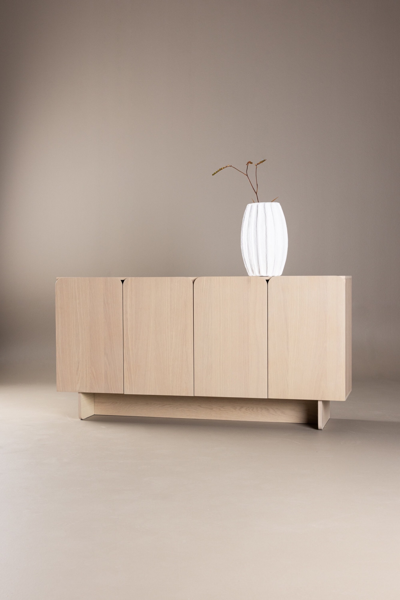 Venture Home Sideboard "Tyresö, Sideboard, klassisch, Breite 160 cm" Sideboard, Lackierung, geräumig, kultiviert, modern