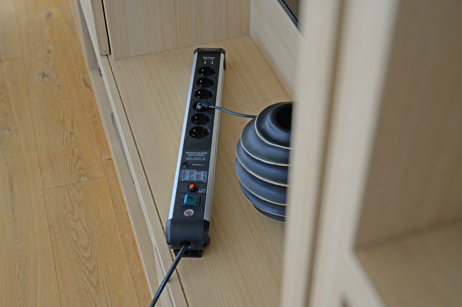 Brennenstuhl Steckdosenleiste »Premium-Pect-Line«, 6-fach, (Kabellänge 3 m), mit Überspannungsschutz, Schalter und 2-fach USB 3,1 A