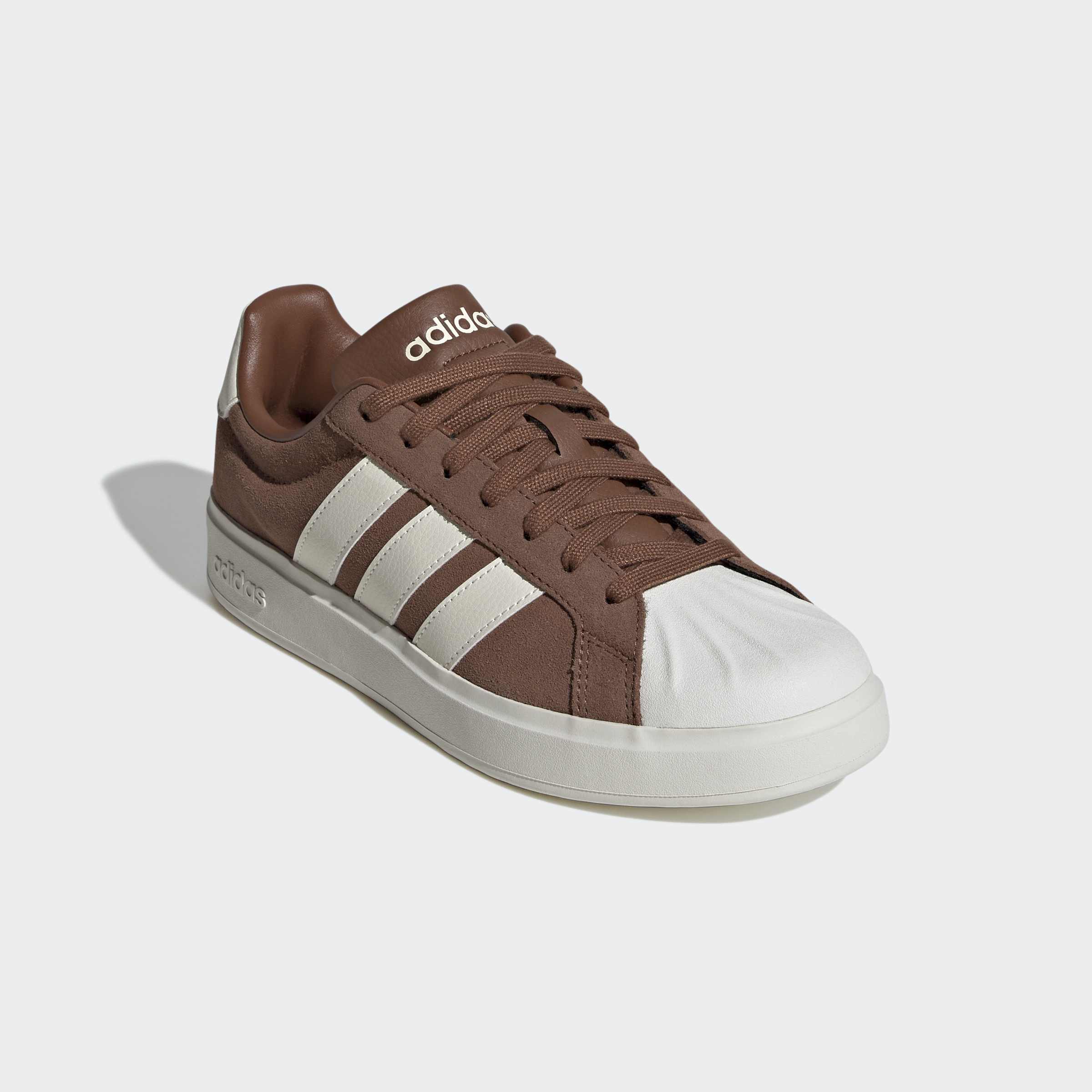 adidas Sportswear "STREETTALK" inspiriert vom Design des adidas Superstar