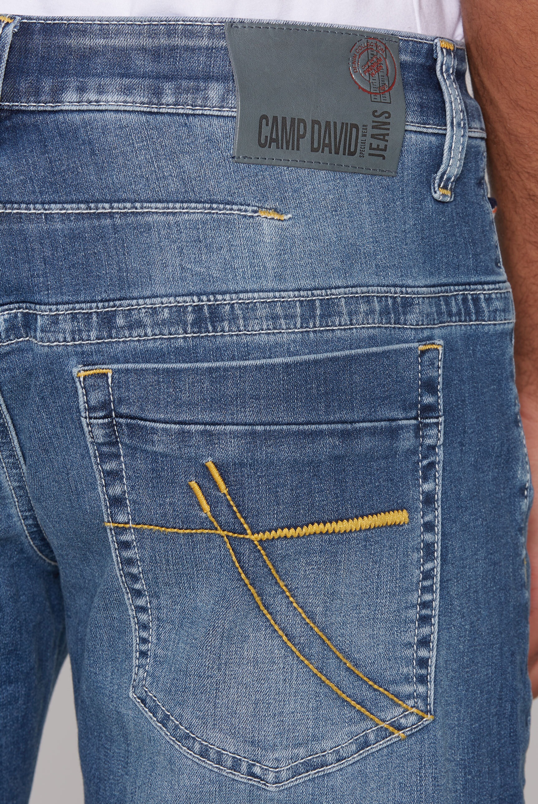 CAMP DAVID Jeansshorts mit Destroy-Effekten