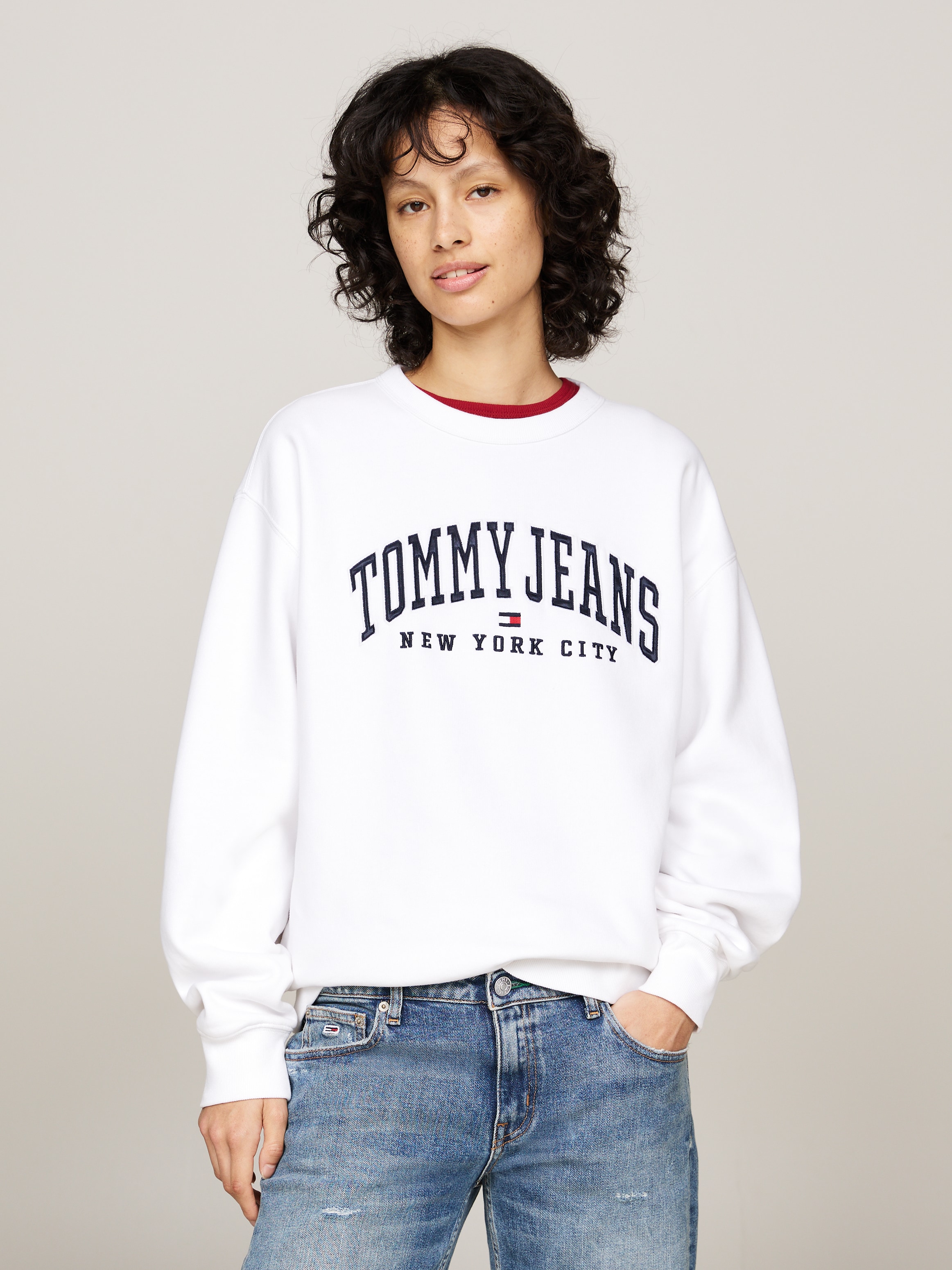 Tommy Jeans Sweatshirt "TJW RLX VARSITY CREW", mit Washed-Effekt, großem Lo günstig online kaufen