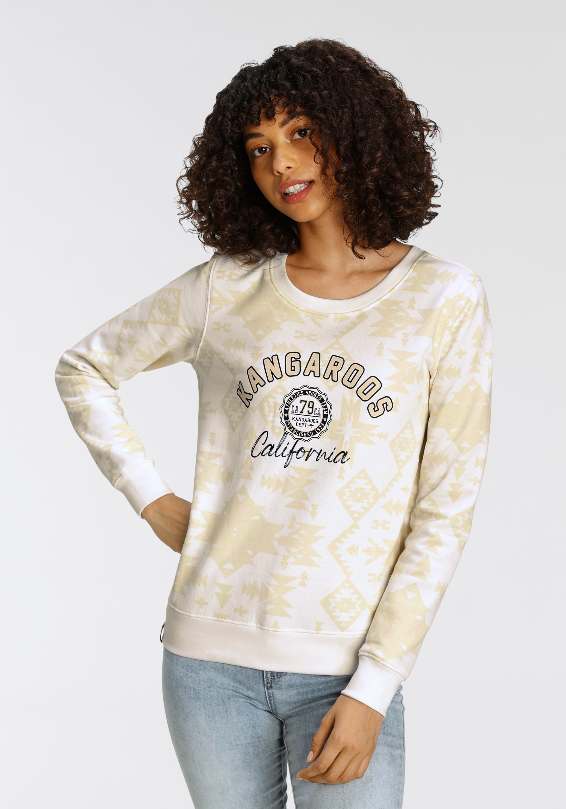 KangaROOS Sweatshirt, mit trendigem Alloverdruck im Inka-Look & Logodruck