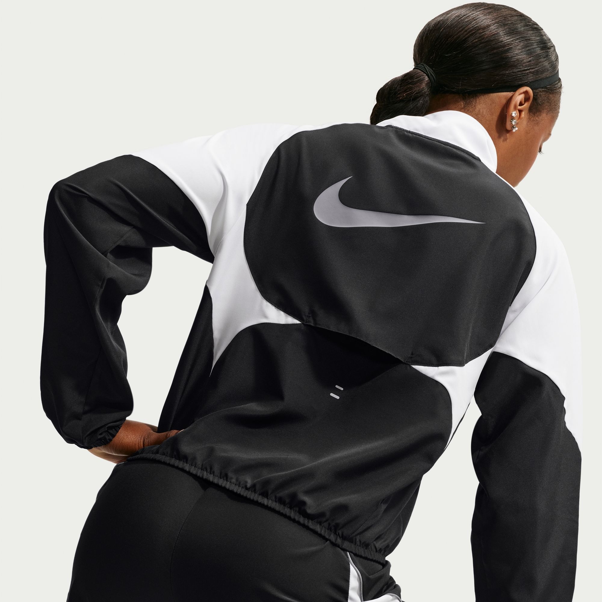 Nike Laufjacke »W NK TEMPO SWSH DF JKT« wasserabweisend, windabweisend, mit Reißverschluss, Langarm-Design