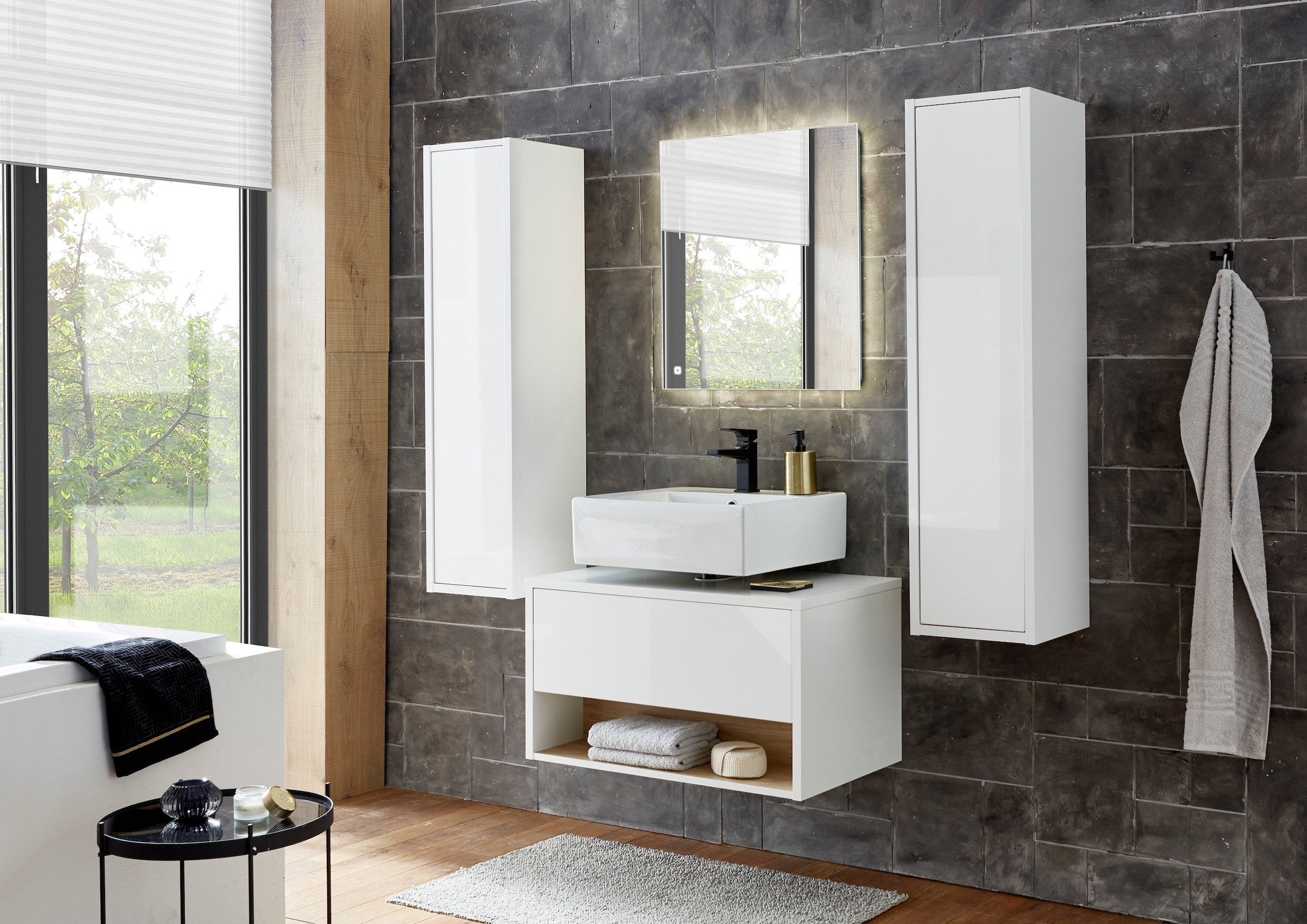 Places of Style Badmöbel-Set »Studio Line, Bad im modernen Design, 4-teiliges Badezimmer«, (4 St.), Schrank, Unterschrank und Spiegel, in zwei Farben verfügbar, Stauraum