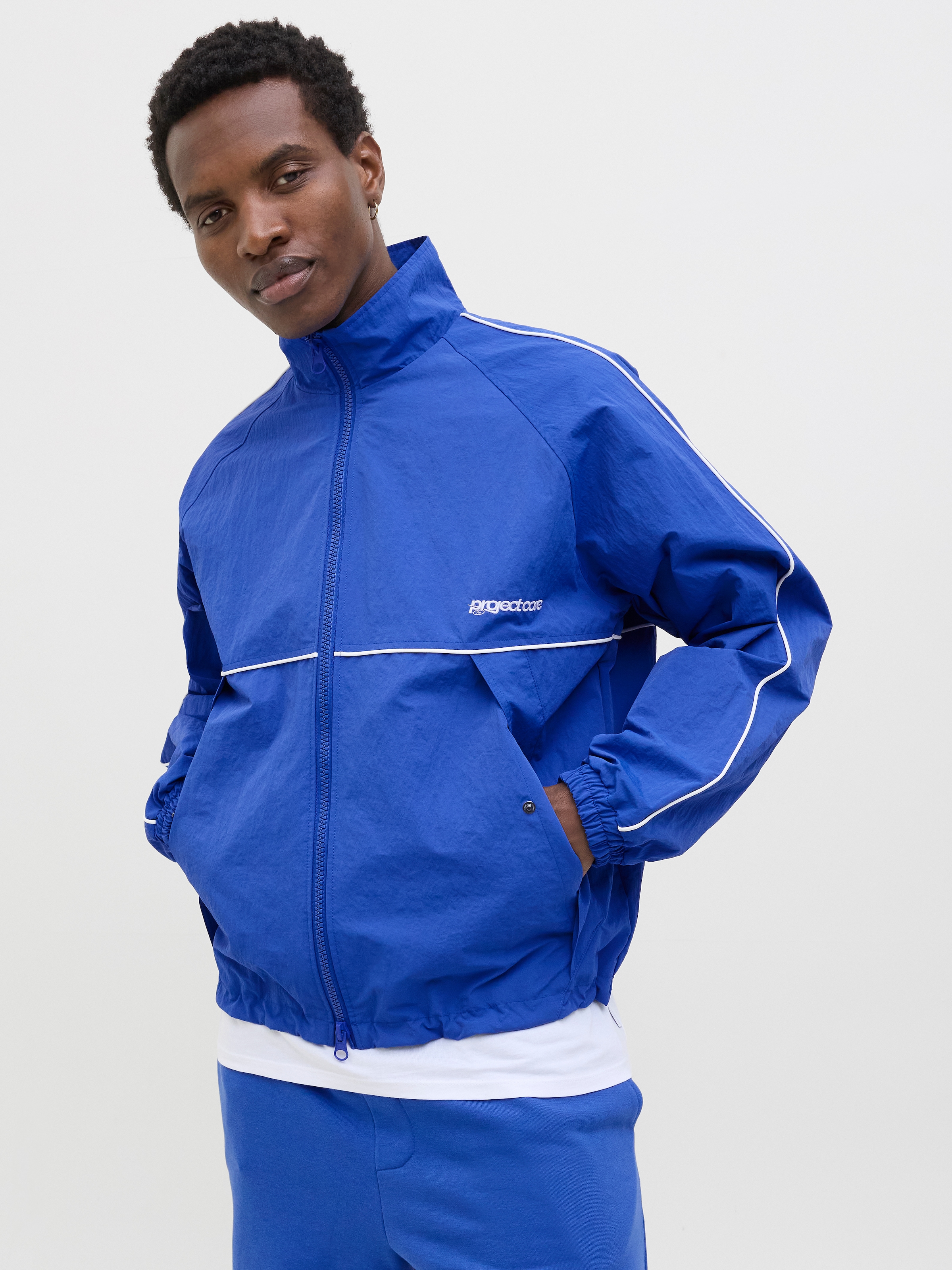 Jack & Jones Outdoorjacke »JCOUNION TRACK JACKET SN«, ohne Kapuze, Mit stylischem Print