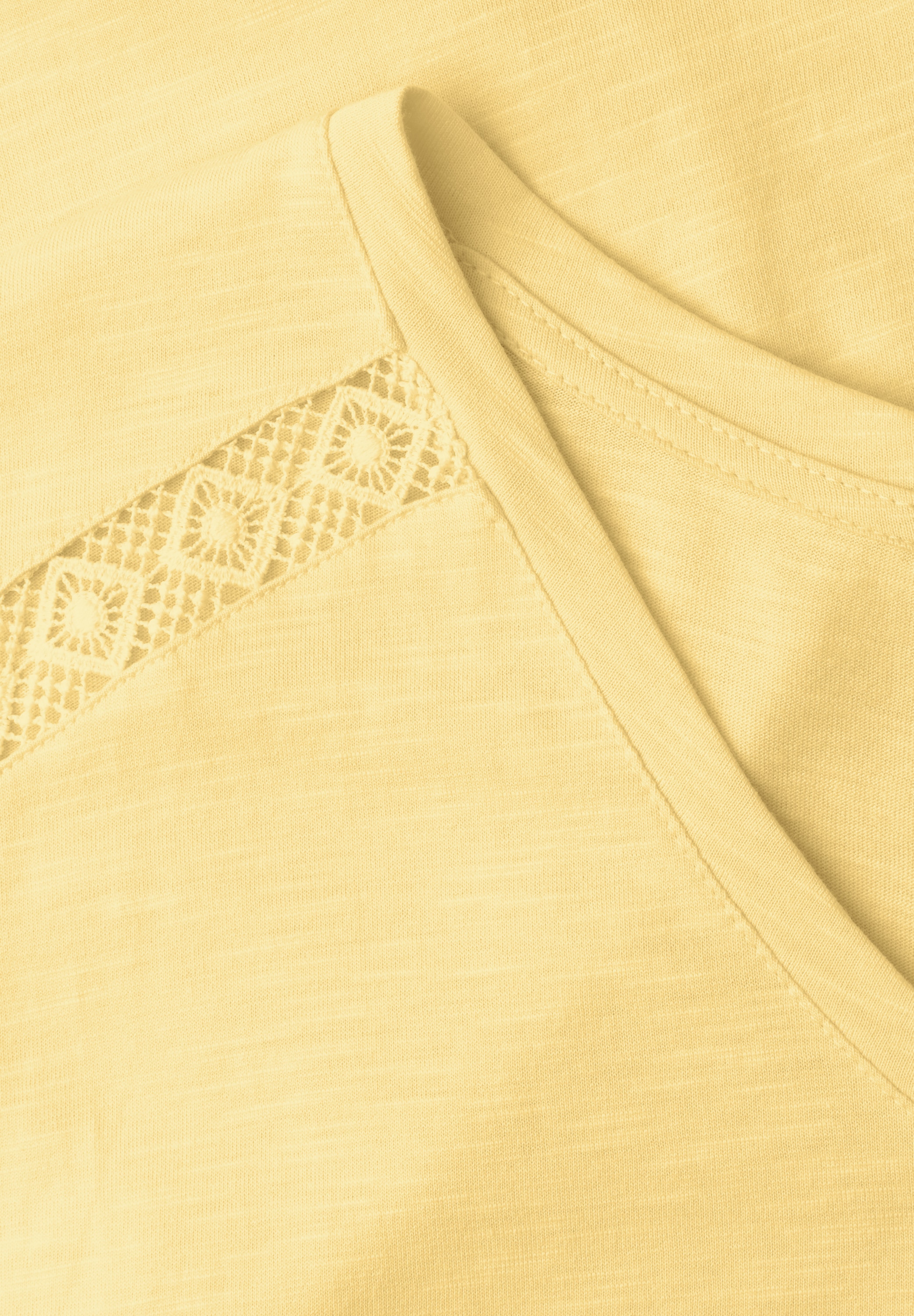 STREET ONE Kurzarmshirt Sommershirt mit V-Neck und Crochet-Details