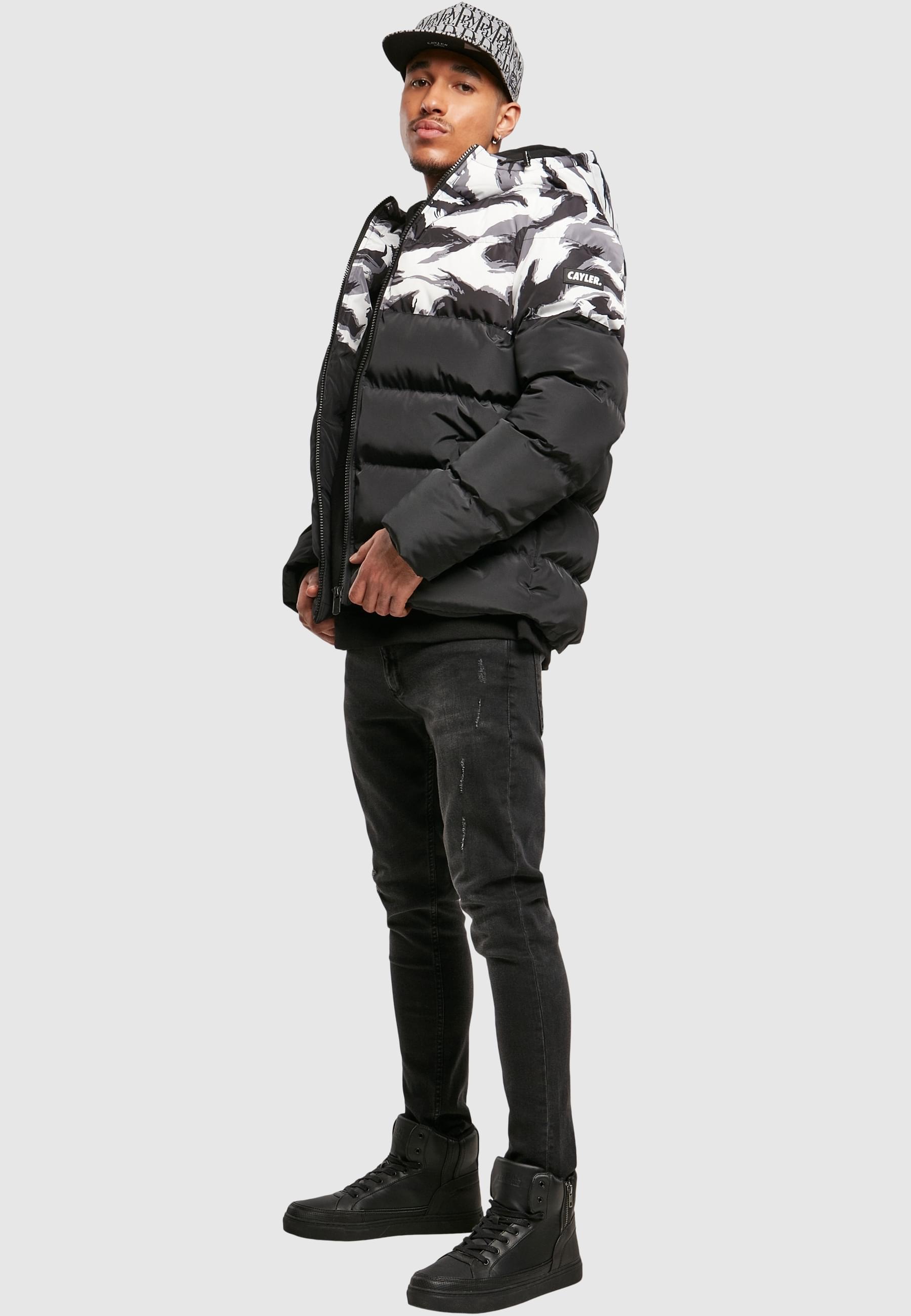 CAYLER & SONS Winterjacke »Cayler & Sons Herren Statement Brushcamo Yoke Puffer Jacket«, (1 St.), mit Kapuze