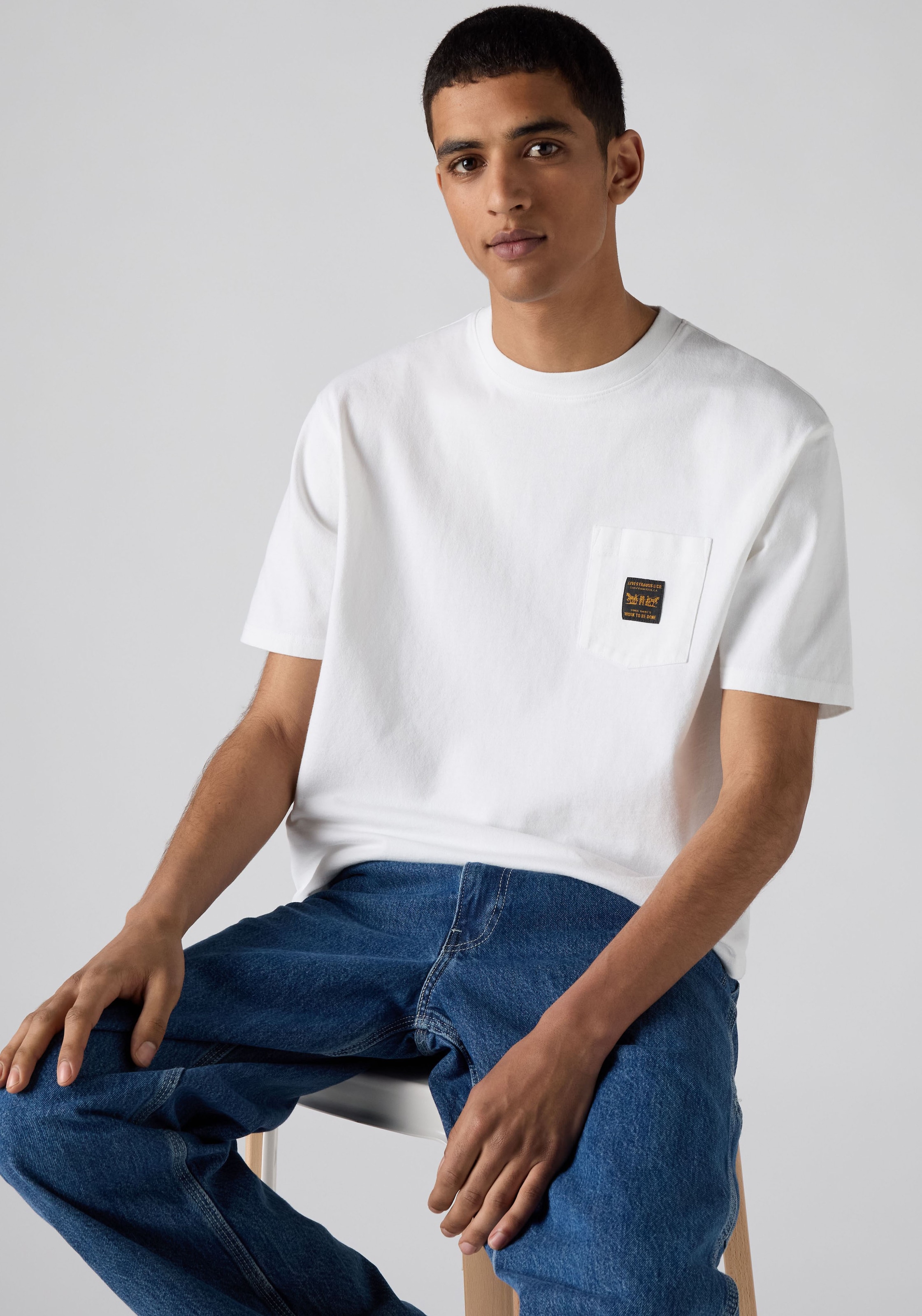 Levi's® T-Shirt »SS WORKWEAR PKT TEE« mit Brusttasche