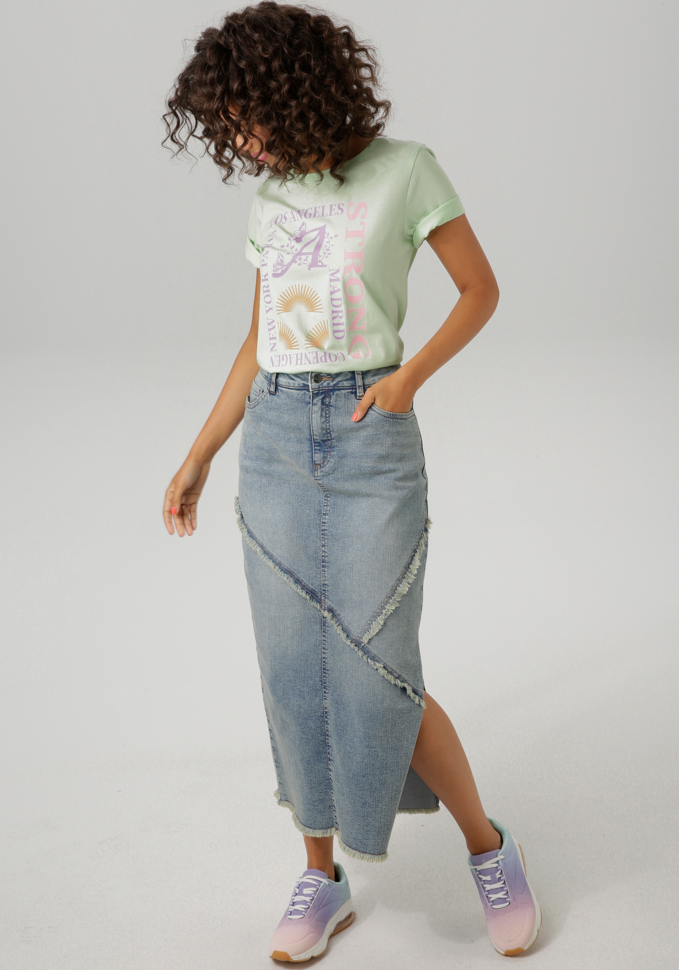 Aniston CASUAL T-Shirt, mit farbharmonischen Frontprint aus Foliendruck - NEUE KOLLEKTION