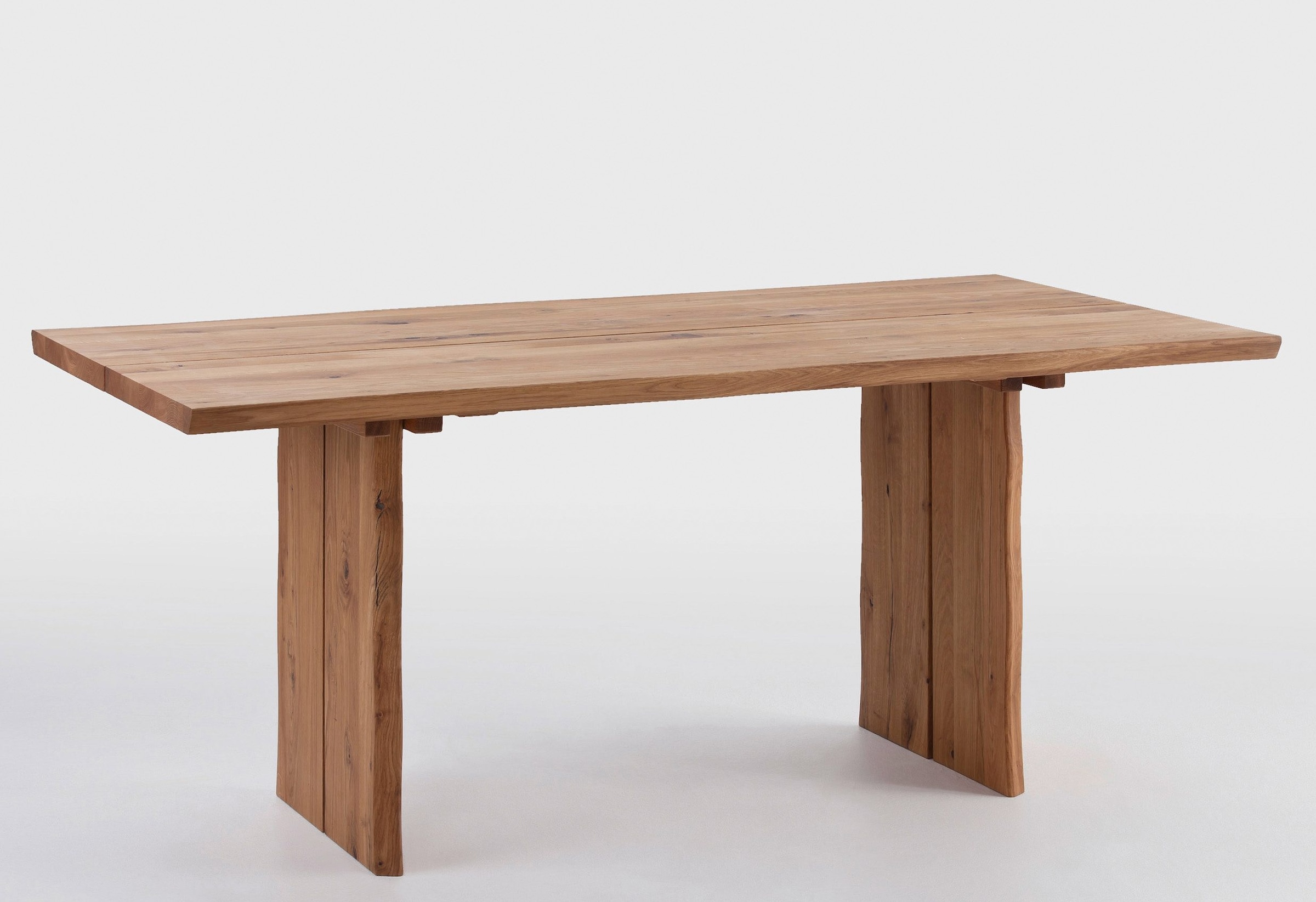 Esstisch »Oviedo«, aus FSC®-zertifiziertes Massivholz mit natürlich gewachsener Baumkante