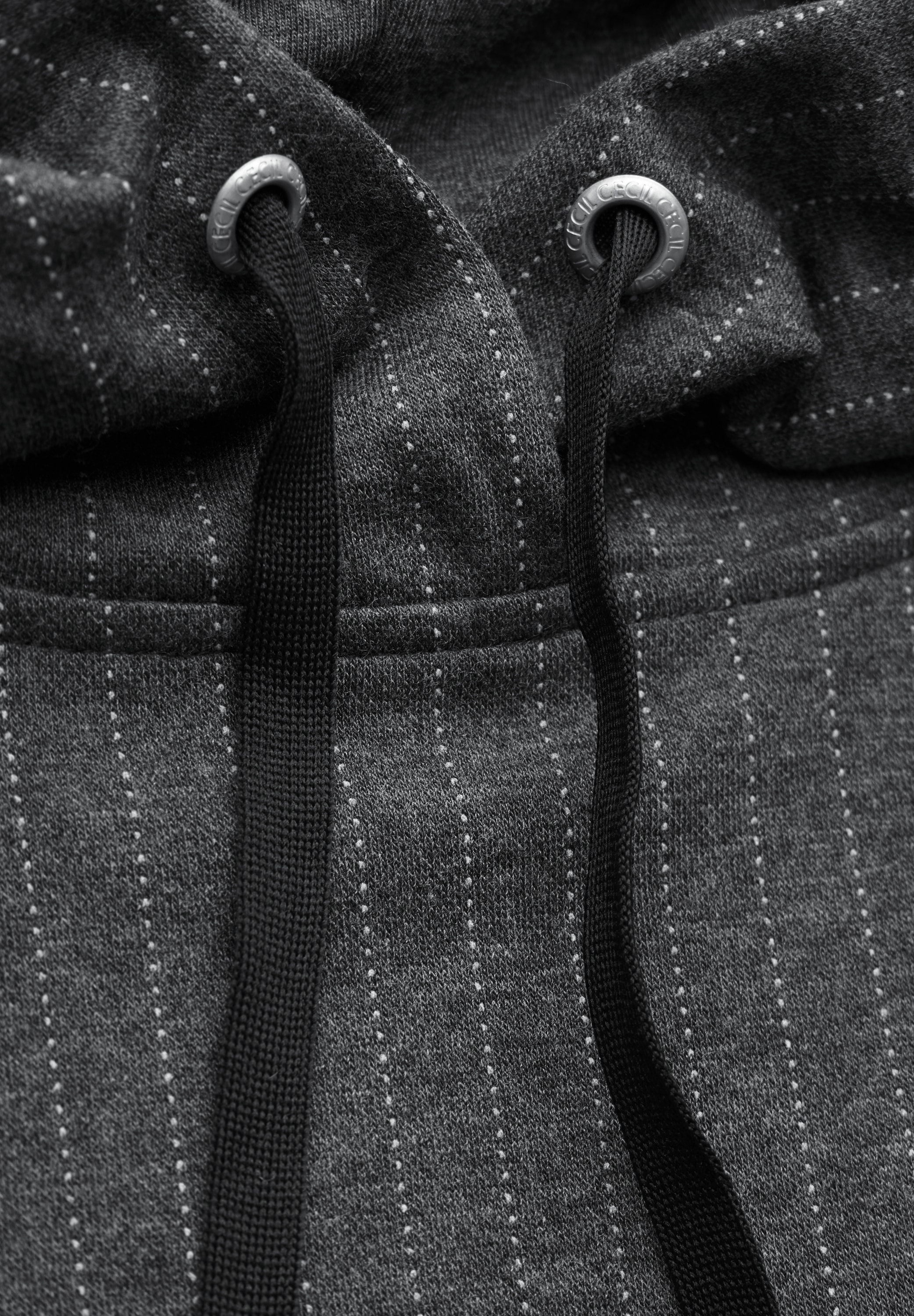 Cecil Midikleid, mit Kapuze