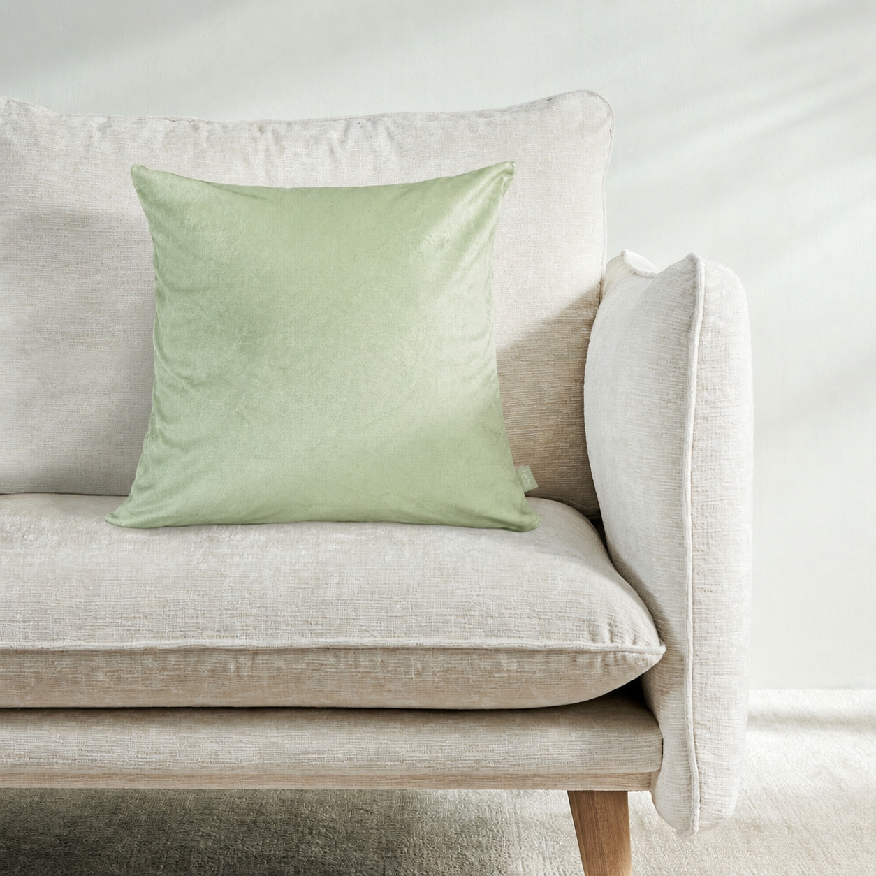 OTTO home Dekokissen »VELVET, 1 Stk., Beiges Samt, Uni-Style - Kissenhülle ohne Füllung« Kissenhülle (50 x 50 cm), ohne Füllung, mit Reißverschluss