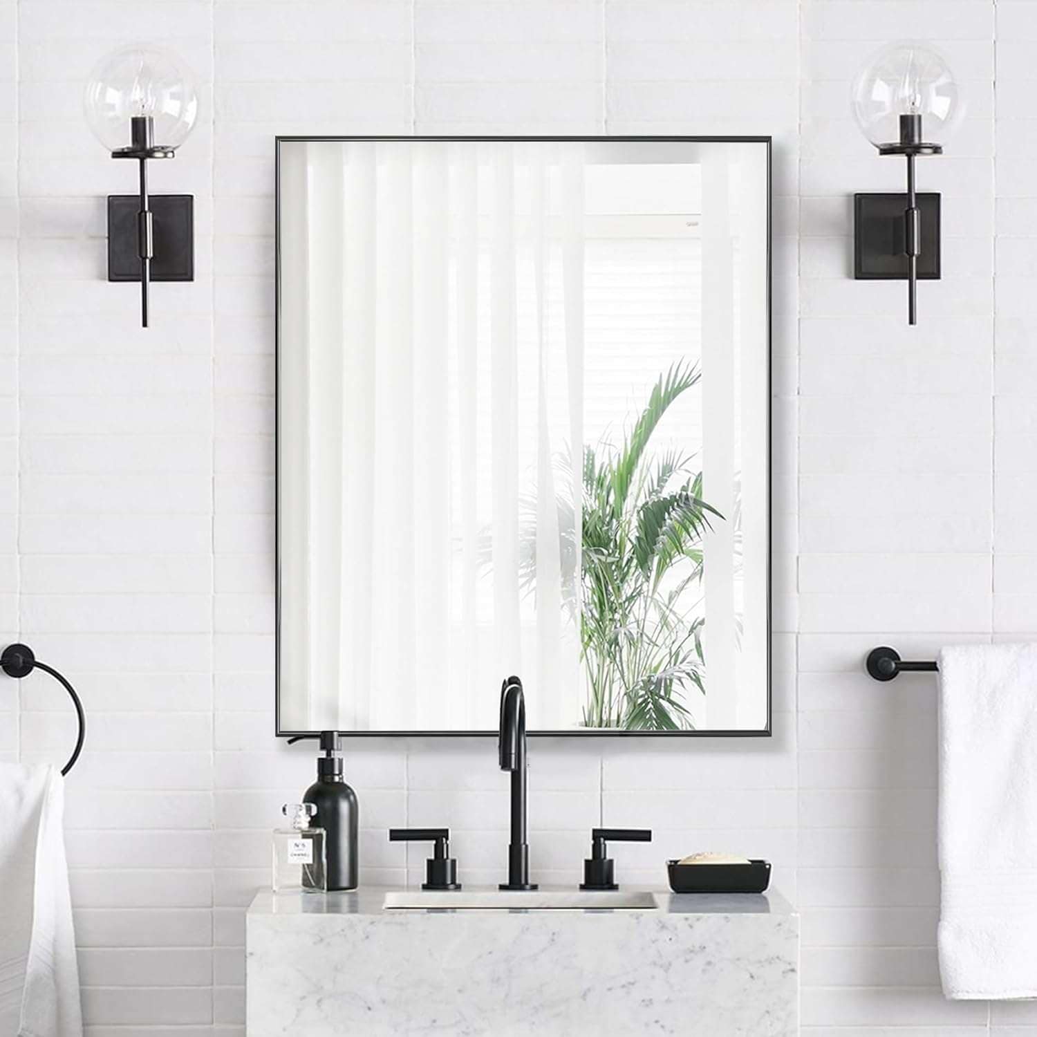 Loevschall Wandspiegel »Rechteckige Spiegel mit schwarzem Alurahmen, wendbar, einfache Montage«, (2 Größen - 51x76 / 61x76 cm, vertikal und horizontal möglich, Schwarz), Spiegel für Schlafzimmer, Wohnzimmer, Garderobe, Flur und Badezimmer