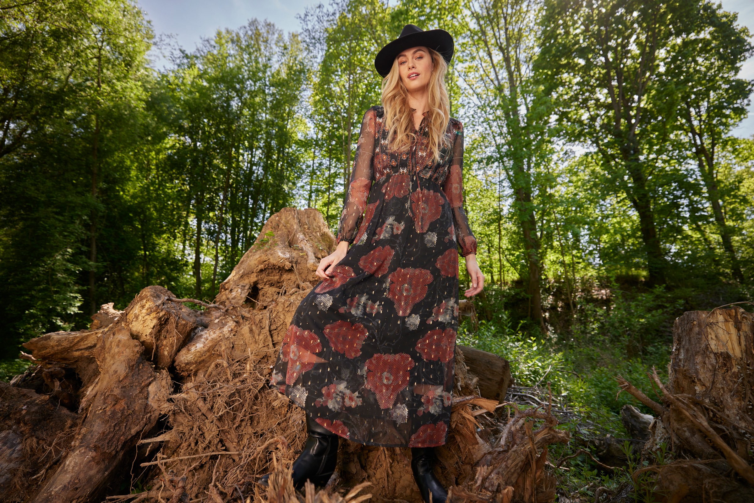 Aniston CASUAL Maxikleid, aufwändig bestickt und mit Glitzerfäden verziert - NEUE KOLLEKTION