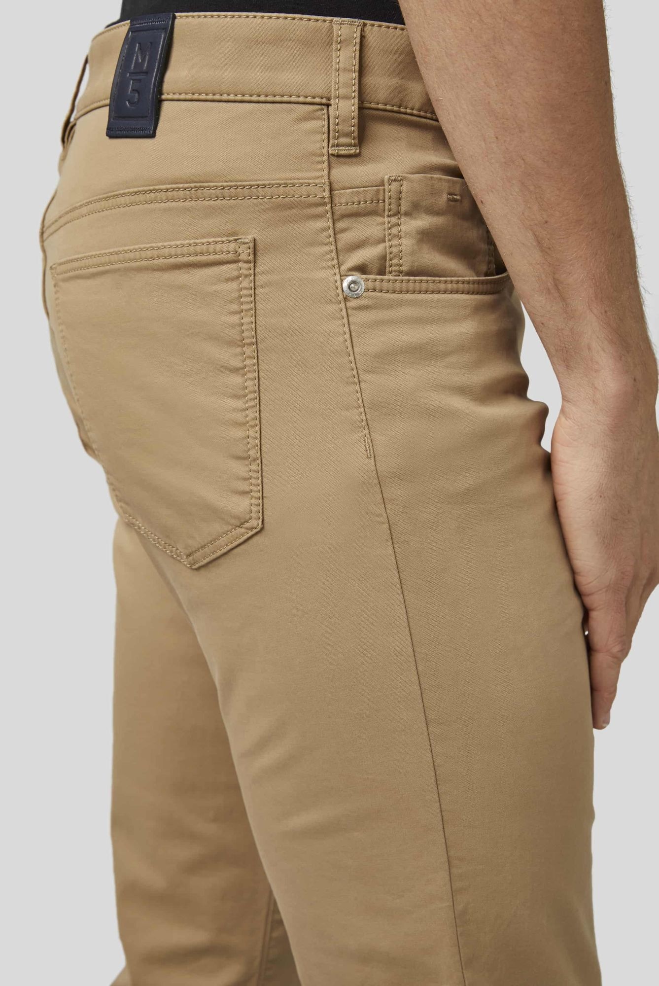 Stoffhose MEYER "M5 Slim", Herren, Gr. 33, Länge 30, braun (camel), 77% Baumwolle, 19% Lyocell, 4% Elasthan, unifarben, figurumspielend lang, Hosen Stoffhose, M5 Slim Five-Pocket 3