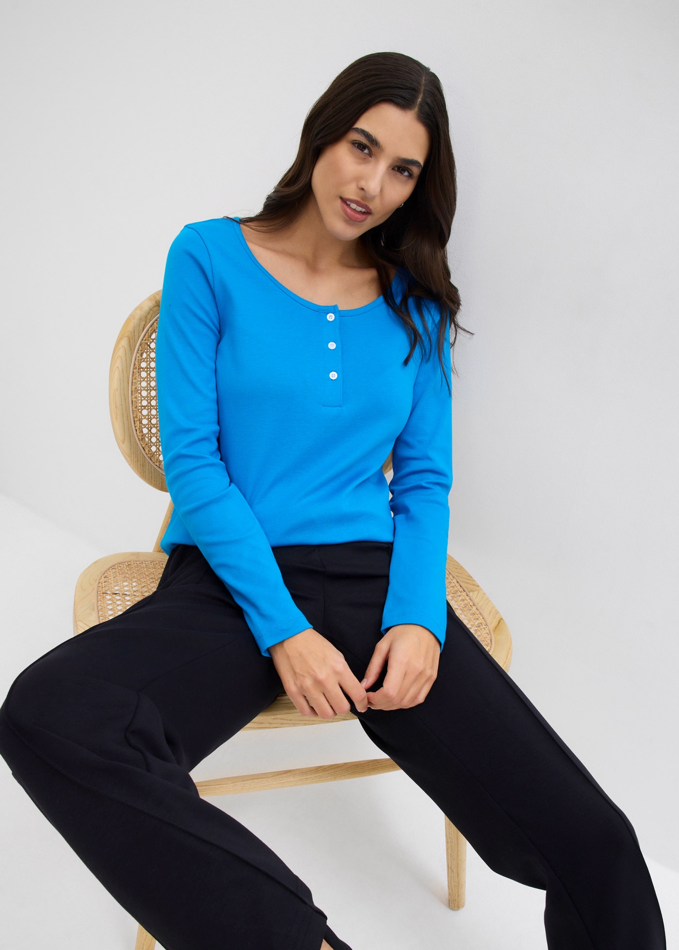 bonprix Langarmshirt 1 körperbetonte Passform, Langarm, mit kurzer Knopfleiste im Henley-Stil