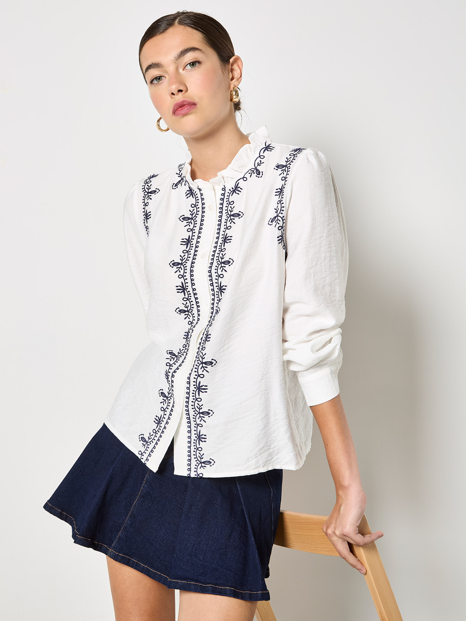 Apricot Klassische Bluse "Bluse mit Rüschen-Kragen" mit Stickerei