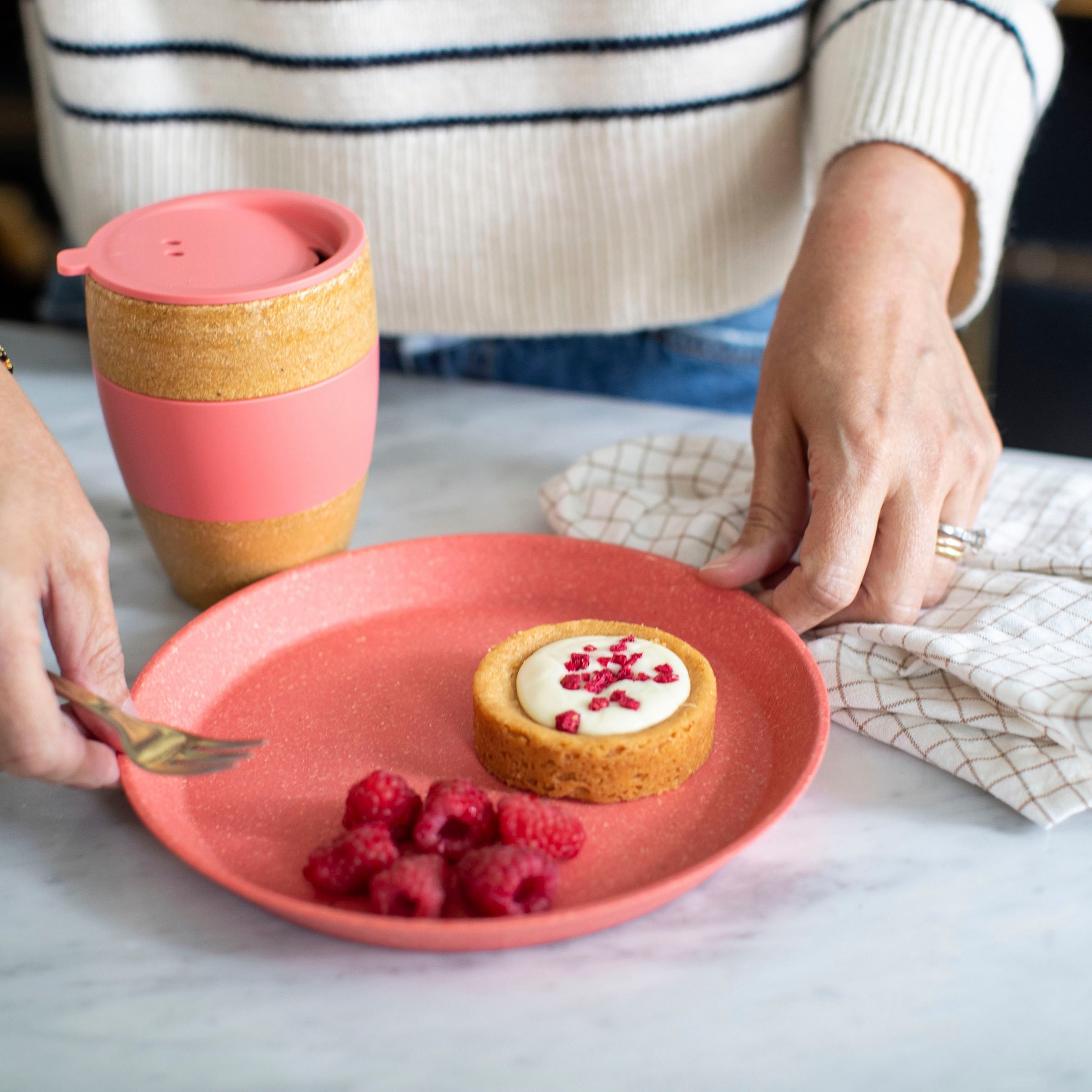KOZIOL Speiseteller »CONNECT PLATE Ø 20,5 cm, aus biozirkulärem Material« Spülmaschinengeeignet und melaminfrei, Made in Germany