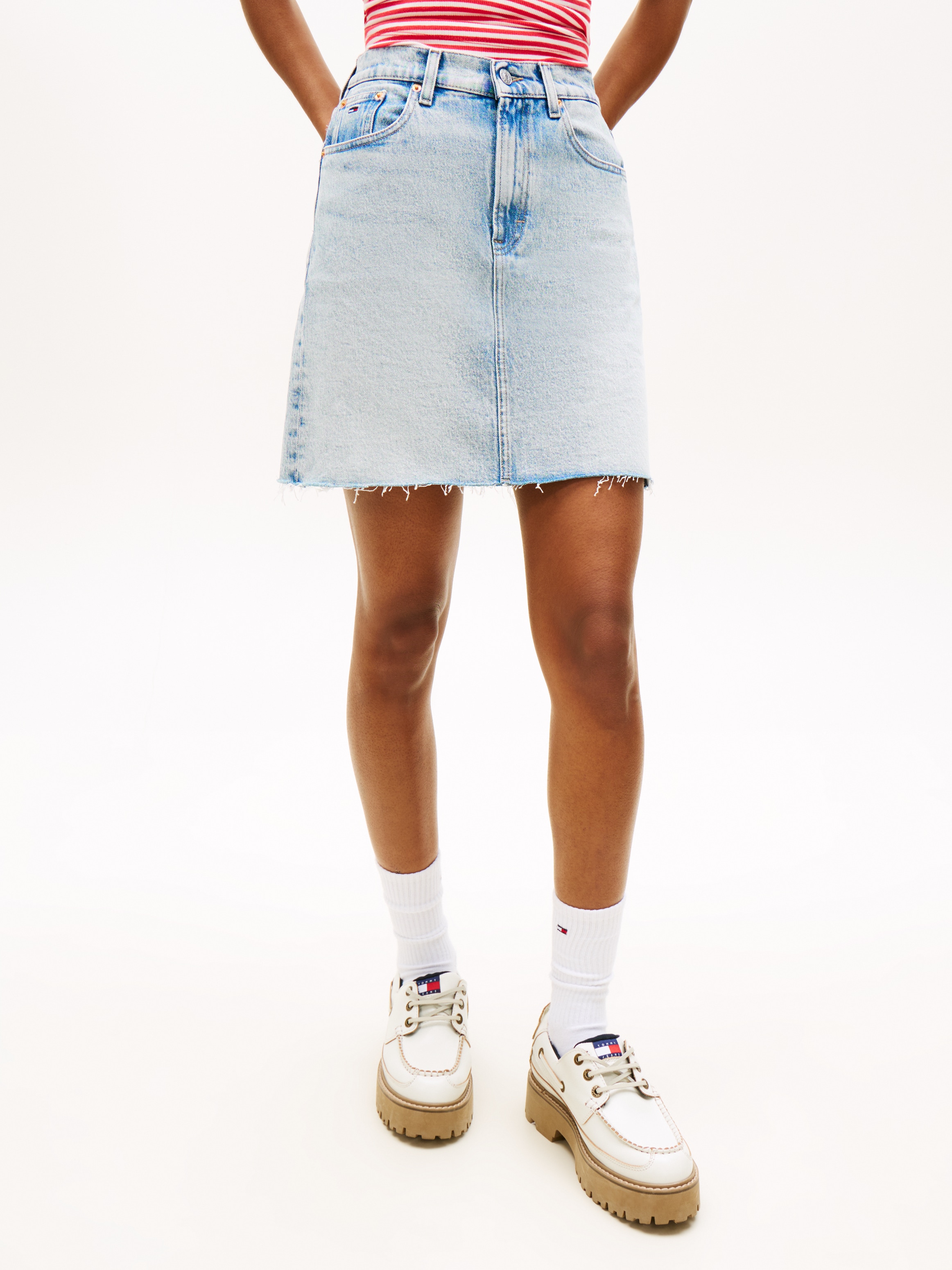 Tommy Jeans Jeansrock "MOM UH SKIRT BJ8115" Straight Fit in Mini-Länge