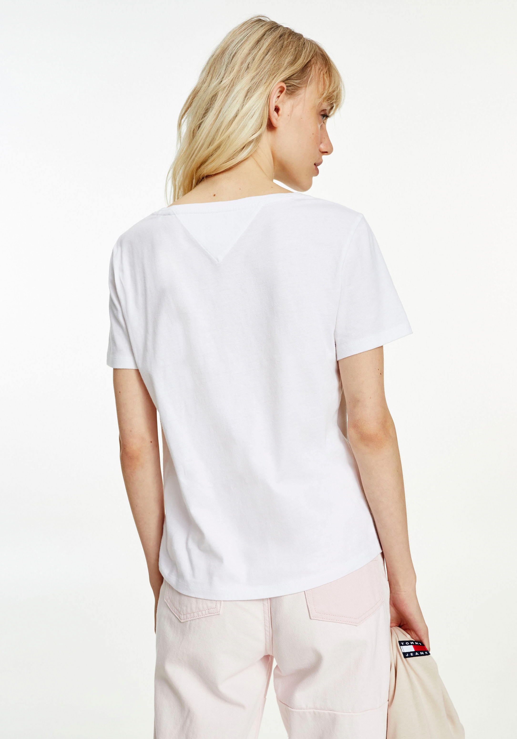 Tommy Jeans V-Shirt »TJW 2PACK SLIM SOFT V NECK TEE« (Packung 2 tlg. 2er-Pack) in Basic Optik mit Tommy Jeans Markenlabel XV11047