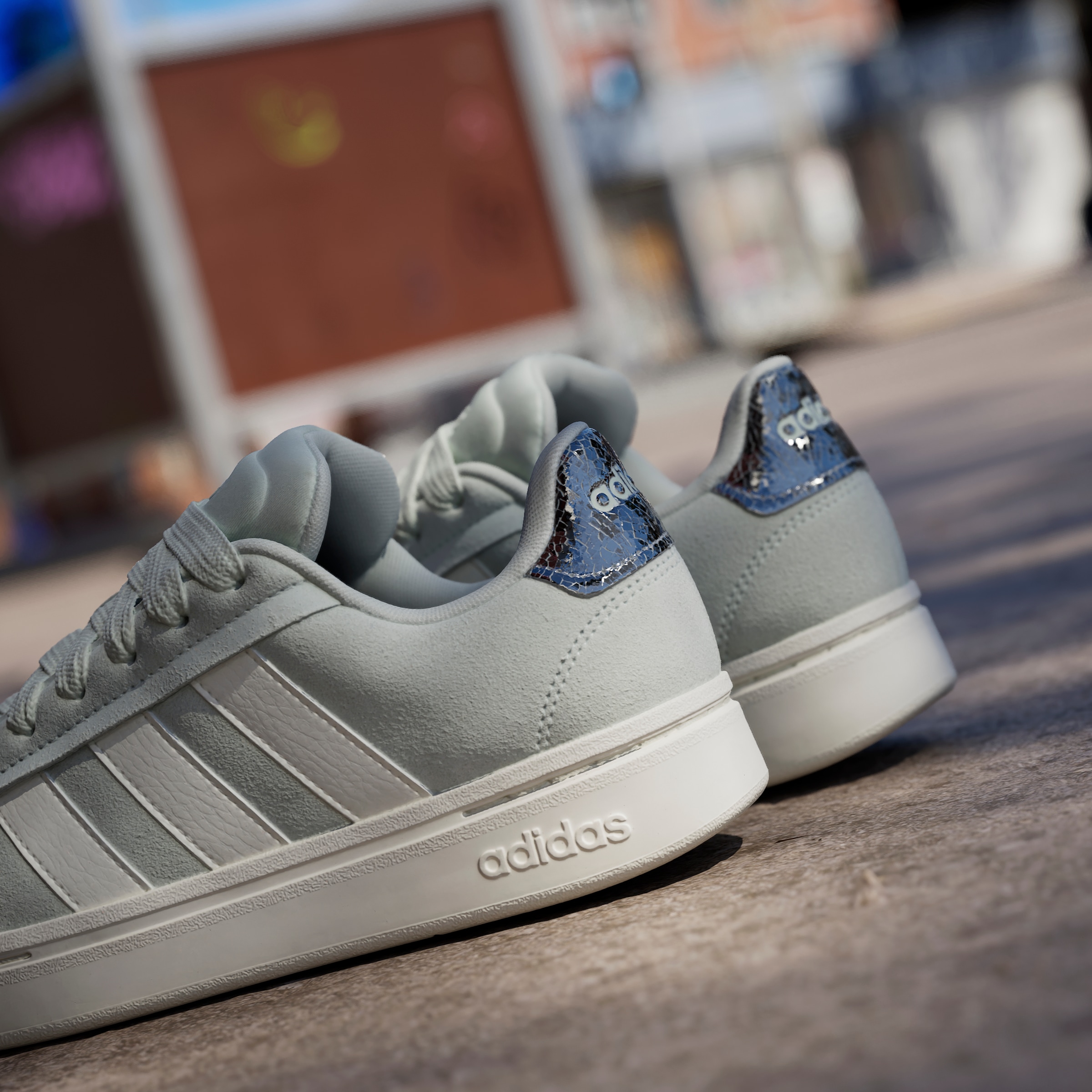 adidas Sportswear Sneaker »GRAND COURT ALPHA 00S«, Design inspiriert vom adidas Campus 00