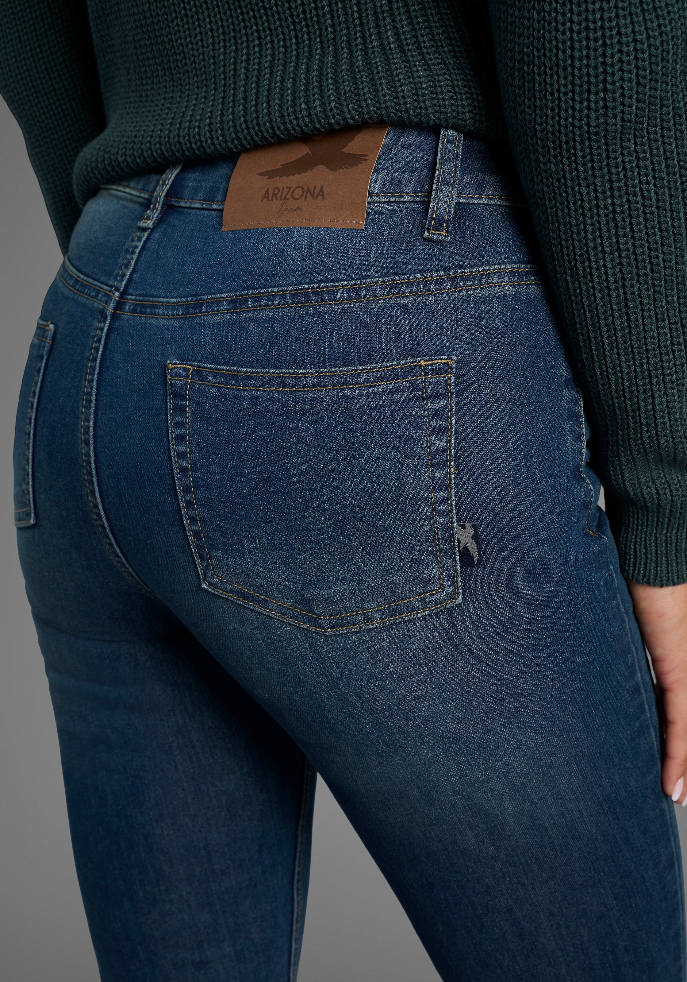 Arizona Bootcut-Jeans »Shaping«, elastische Passform, Bootcut-Beinform, Used-Waschung, hohe Taille