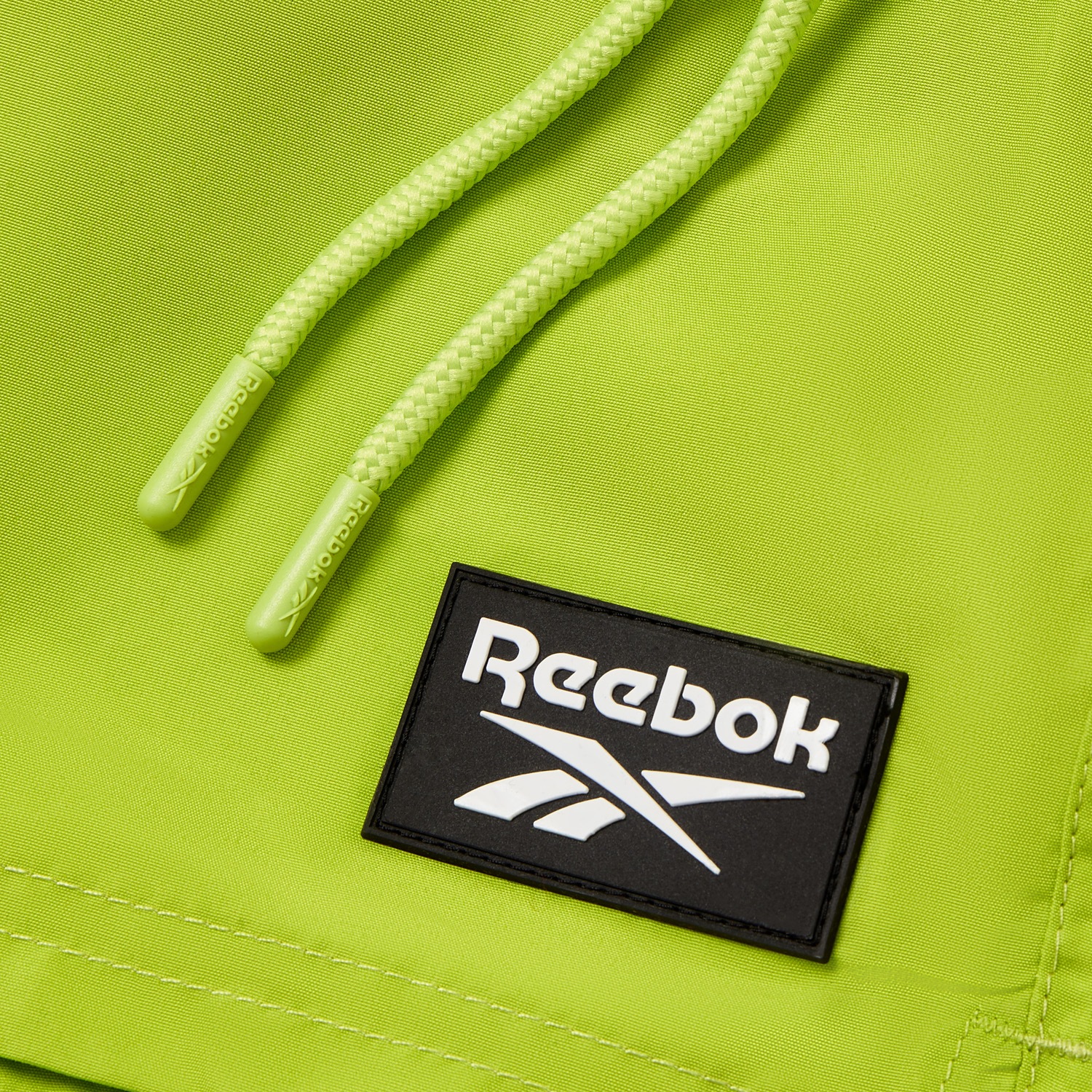 Reebok Badeshorts »Ace« mit kleinen Seitenschlitzen, Eingriff-Taschen seitlich
