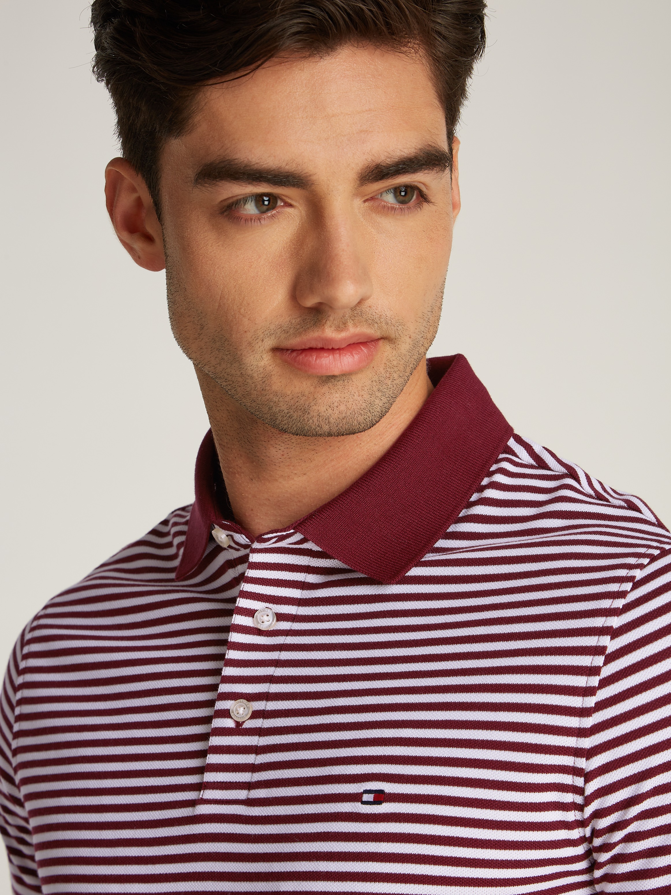 Tommy Hilfiger Poloshirt »1985 SLIM POLO mit Piqué-Struktur und Stickerei«, meliert, casual, slim fit, Baumwollmix, Polokragen