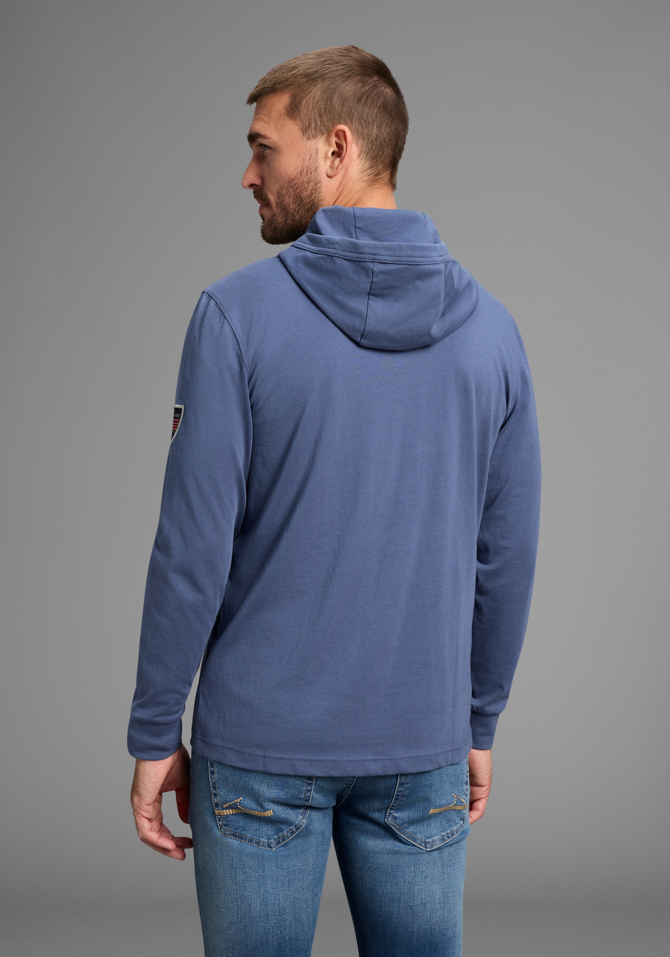 DELMAO Kapuzenshirt "Neue Kollektion", mit Badge am Ärmel günstig online kaufen