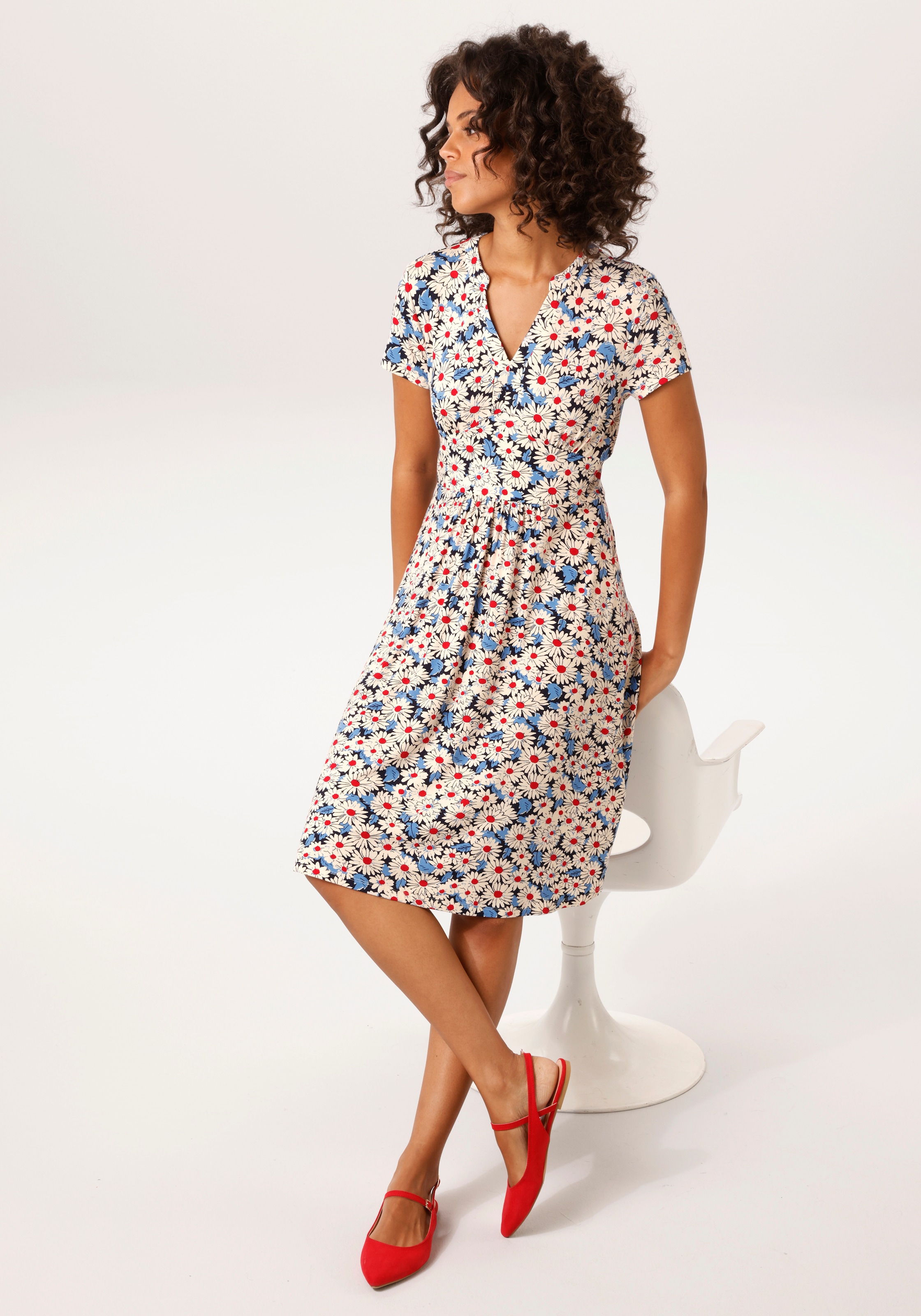 Aniston CASUAL Sommerkleid , allover mit Blüten bedruckt - NEUE KOLLEKTION