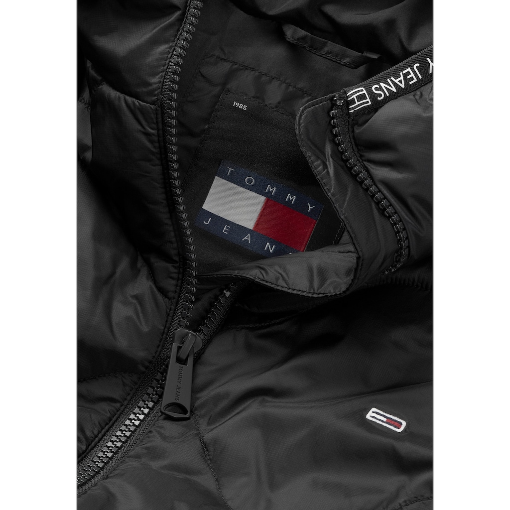 Tommy Jeans Curve Steppjacke »TJW QUILTED TAPE HOOD PUFFER EXT«, mit Kapuze, mit Logostickerei