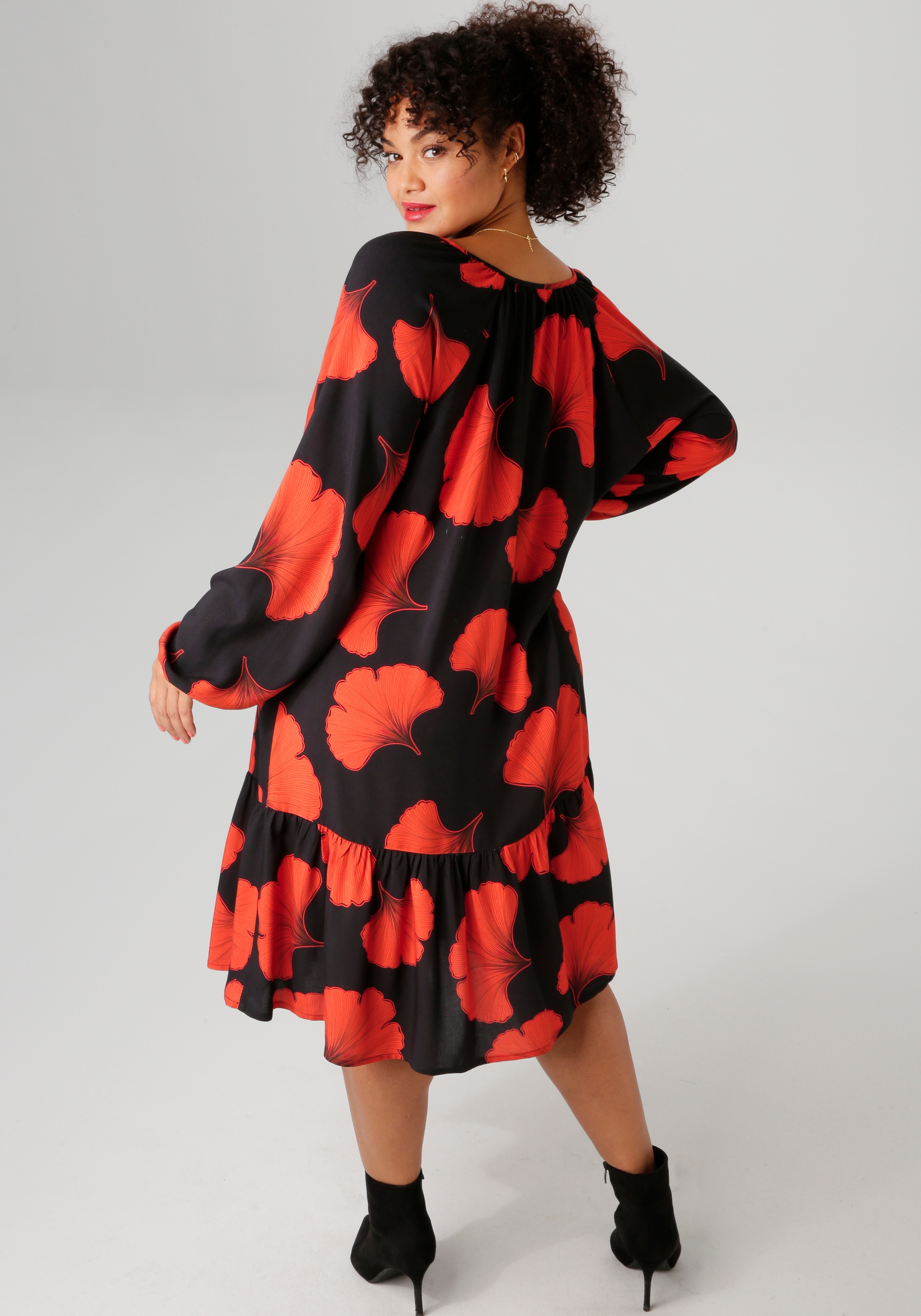 Aniston PLUS Sommerkleid, Mit großflächigem Blütendruck - NEUE KOLLEKTION