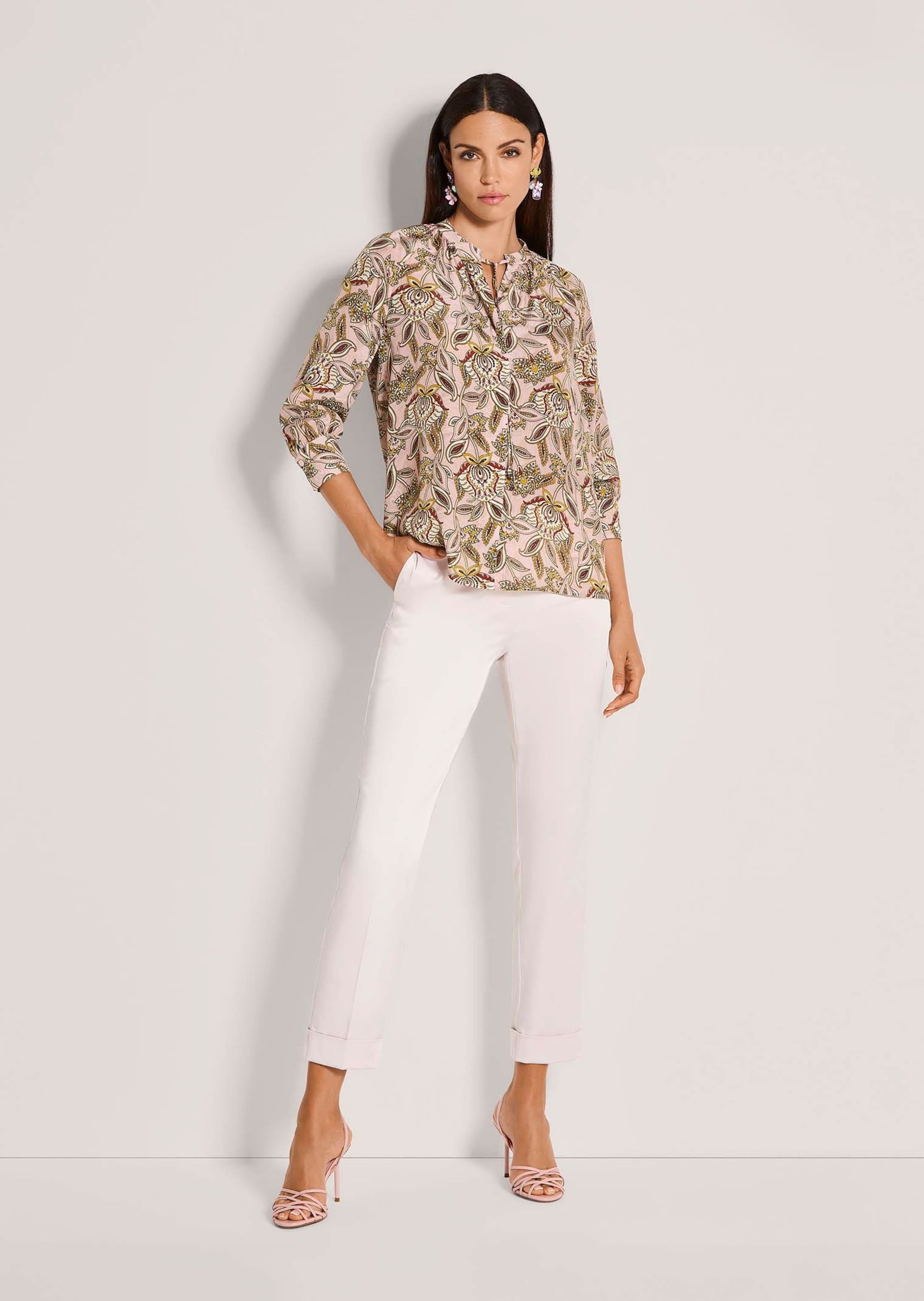 MADELEINE Kurzarmbluse »Blusenshirt Schlupfbluse mit floralem Muster« Feine Raffung