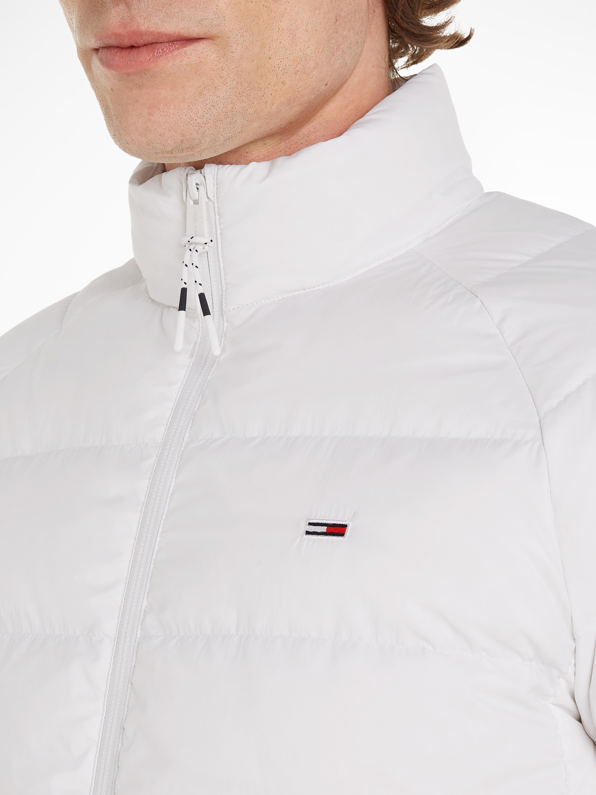 Tommy Jeans Daunenjacke »TJM ESSENTIAL LT DOWN JACKET EXT«, mit Stehkragen