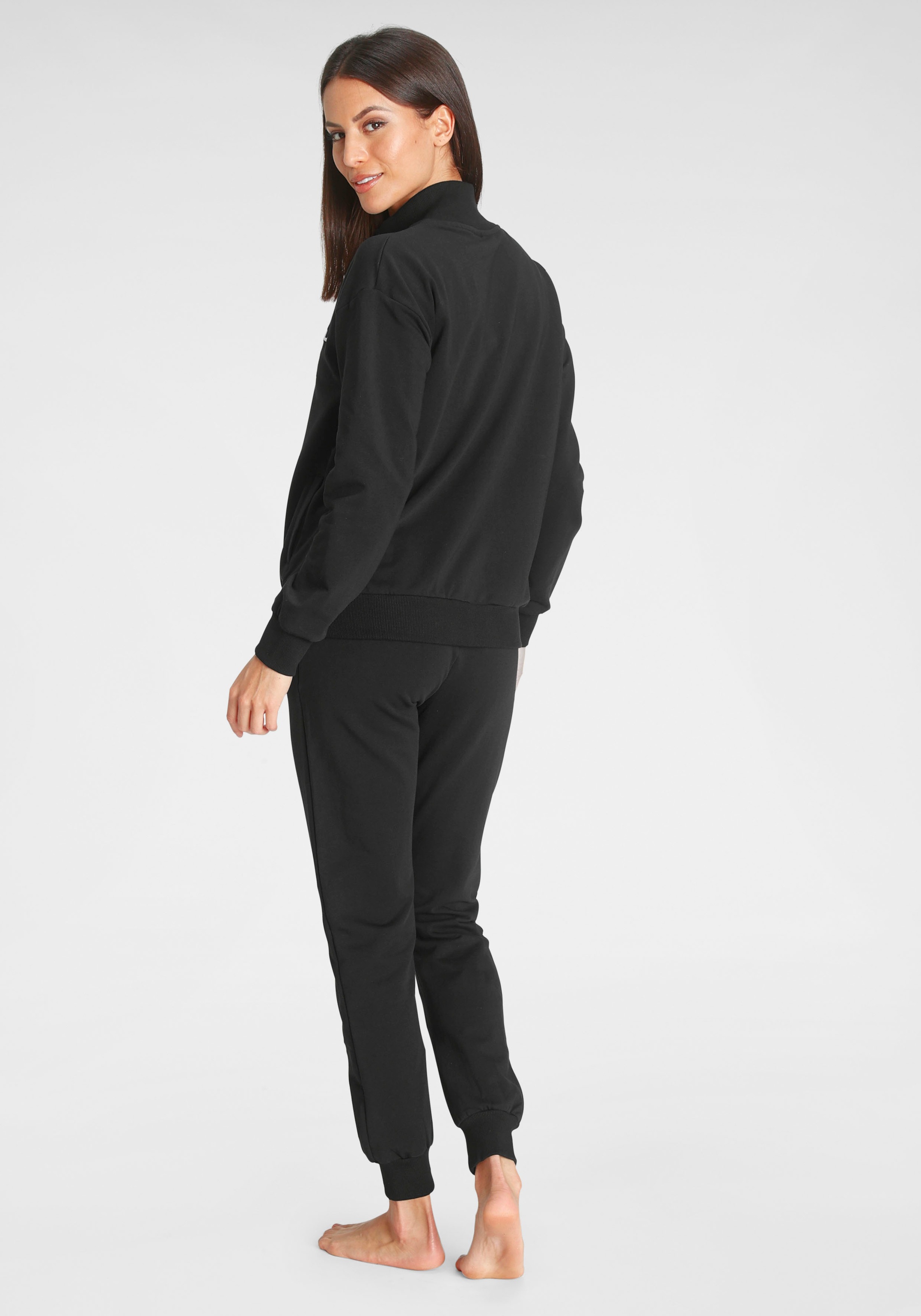 Fila Loungeanzug, (2 tlg.), mit Markenlogo auf der Brust günstig online kaufen