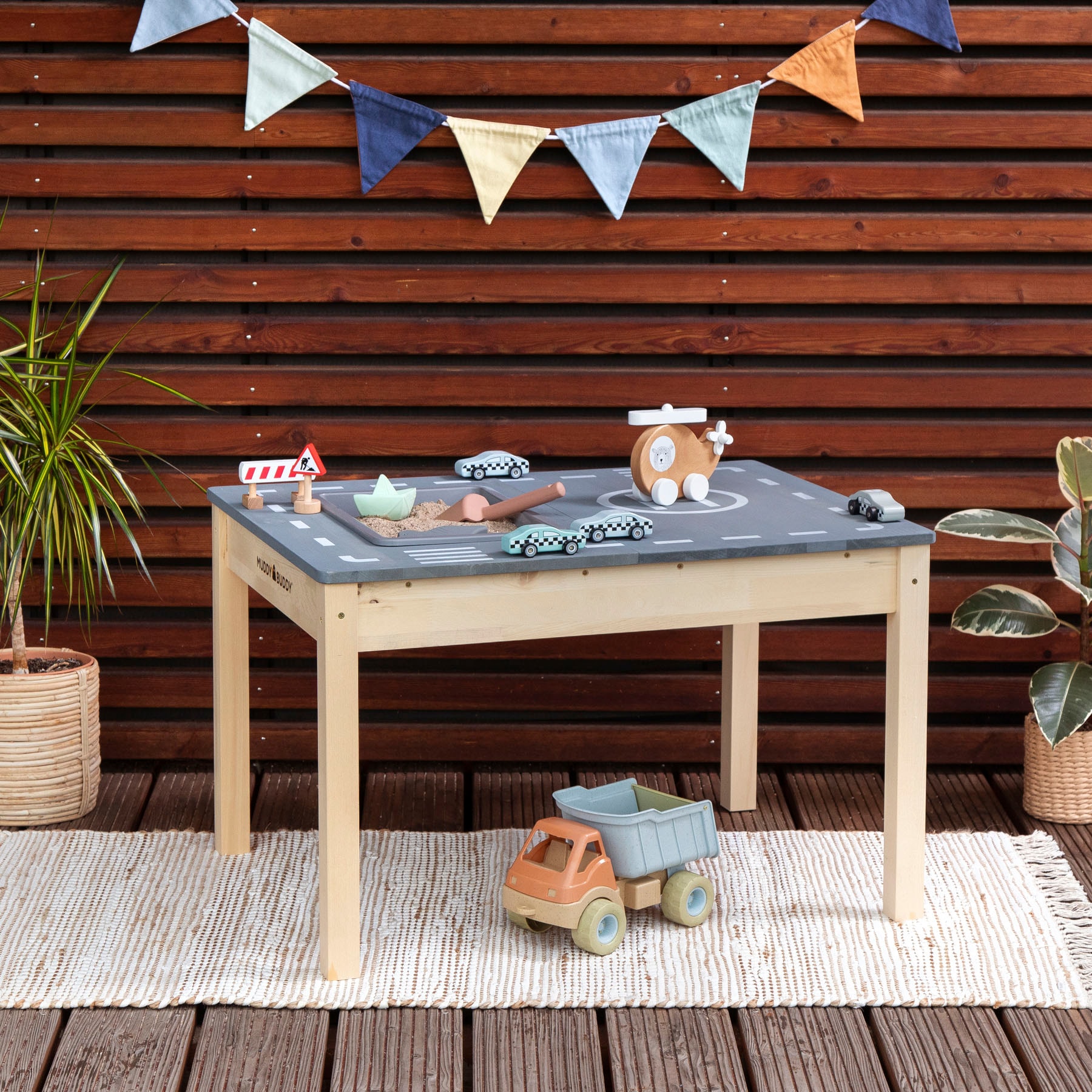 MUDDY BUDDY® Spieltisch »Race Runner«, Outdoor Spieltisch, natur - lavagrau; FSC® - schützt Wald - weltweit