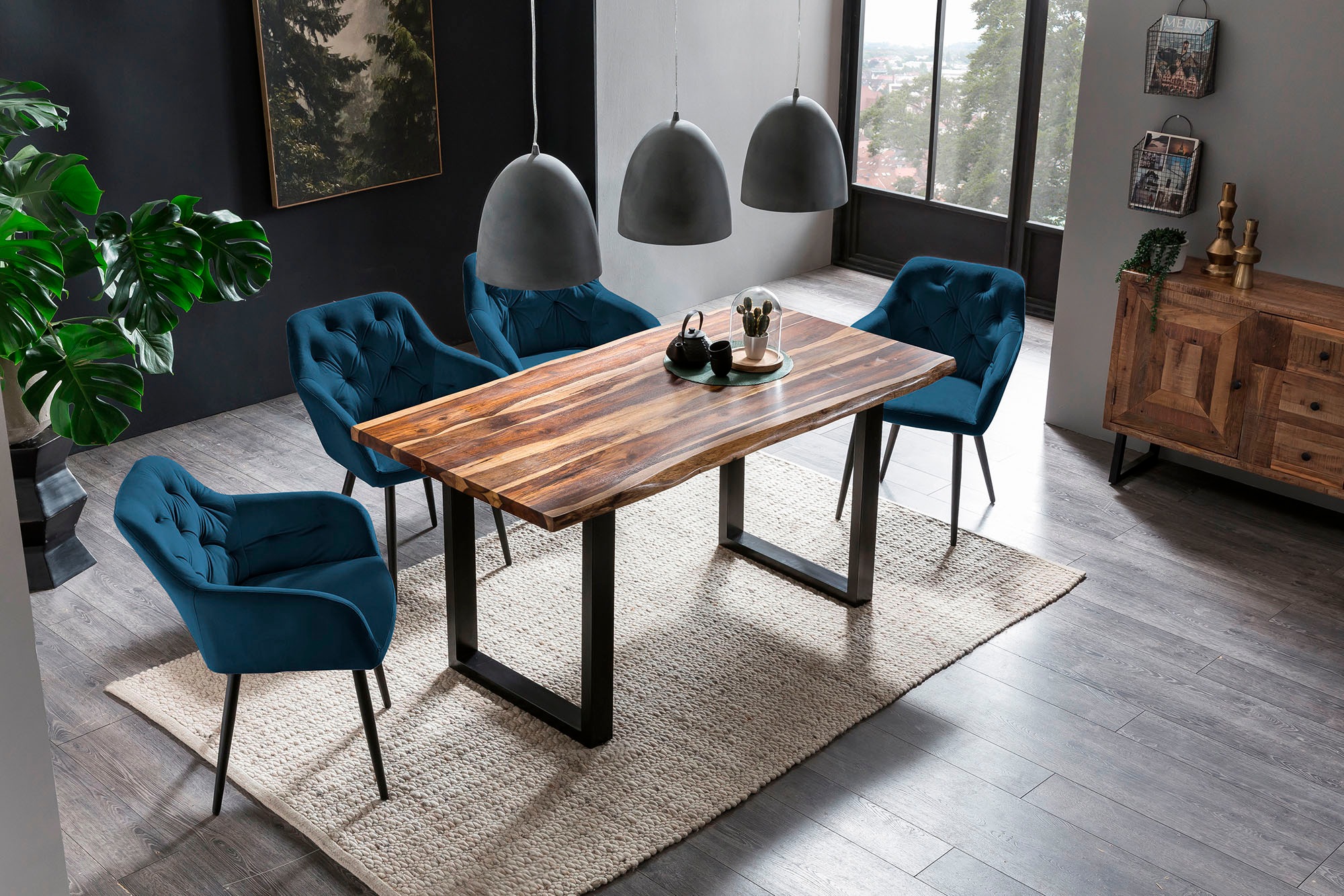 SalesFever Esszimmerstuhl "Coventry Komfortabler Polstertuhl im eleganten Stil" () Stilvoll mit eleganter Knopfheftung