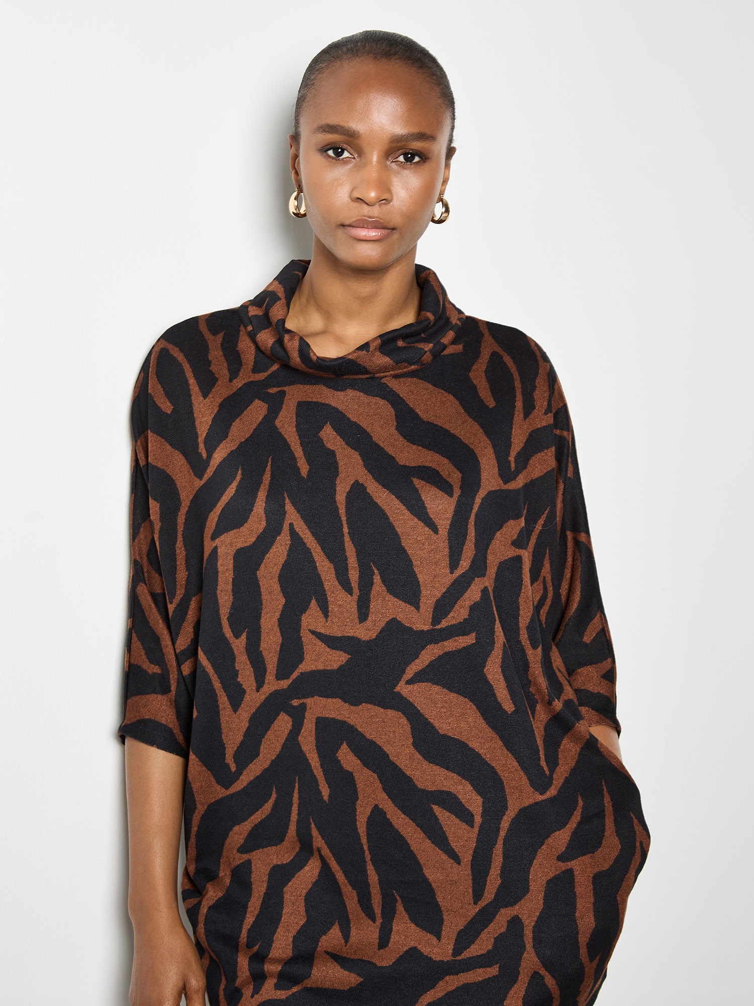 Apricot Strickkleid »im Cocoon-Stil« Seitennahttaschen mit weitem Rollkragen